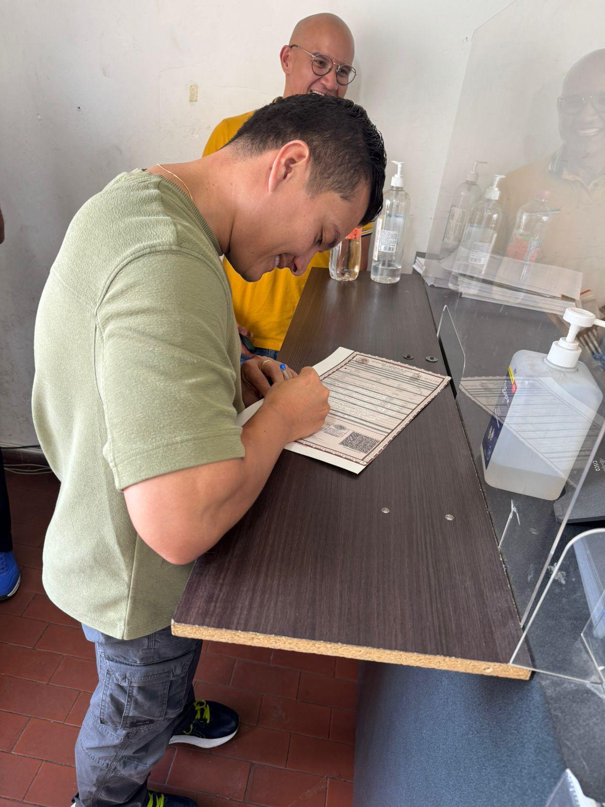 Registran al segundo bebé con dos papás en Nuevo León, México