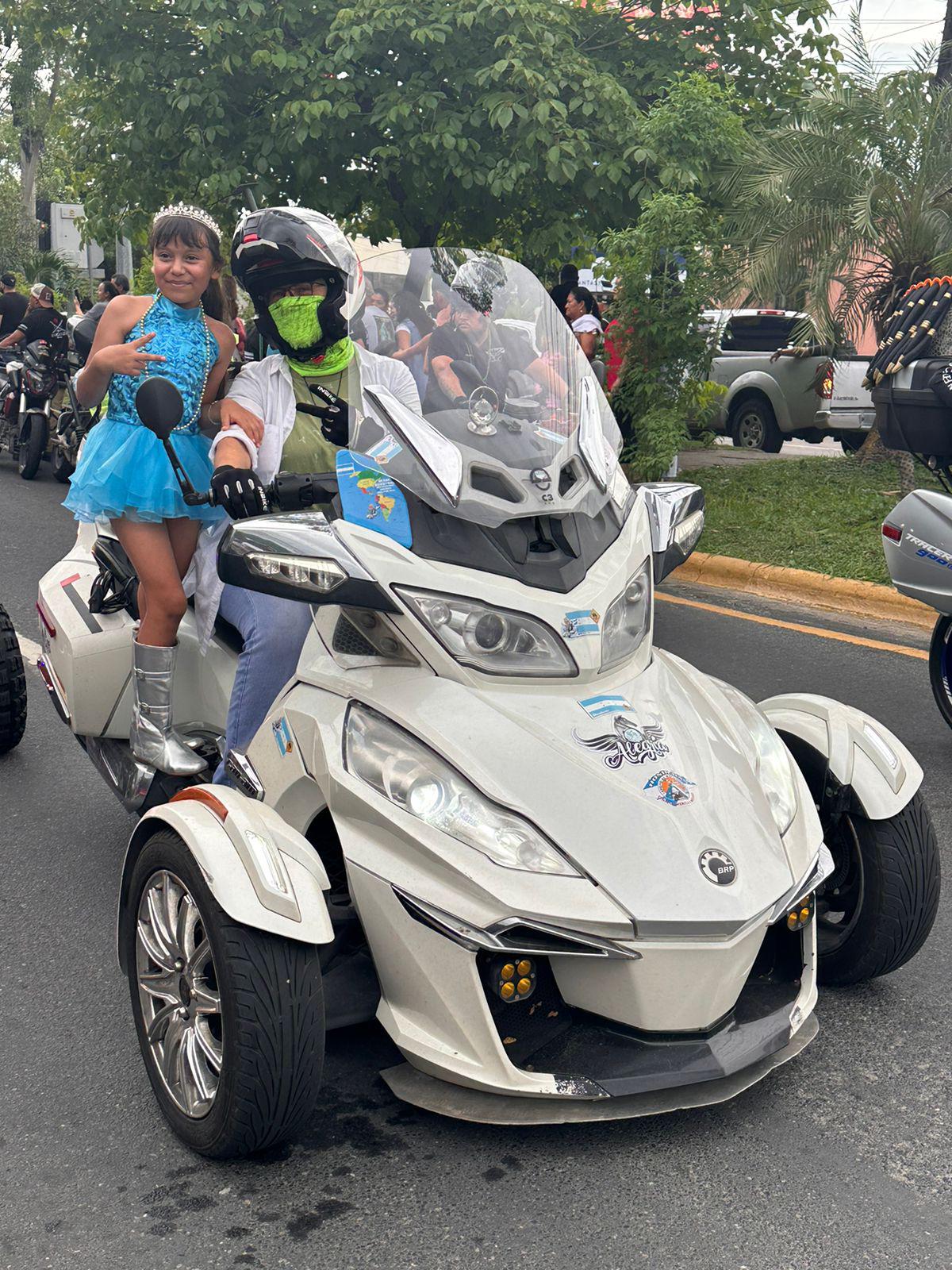 Feria Juniana: sampedranos disfrutan del desfile carrozas