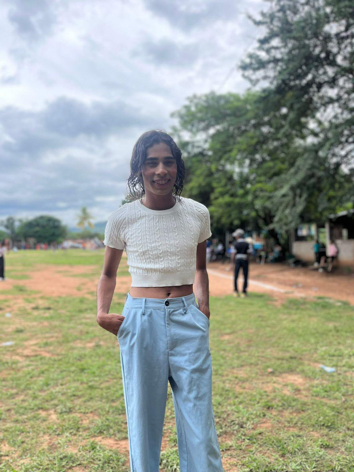 Tiktoker hondureño La Doña HN denuncia amenazas a muerte tras polémica en feria