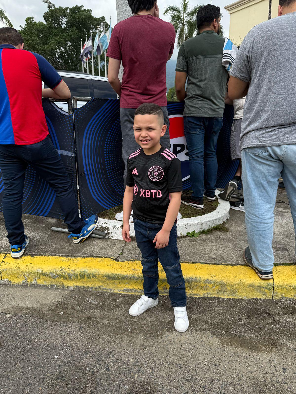 Dominic, el pequeño fanático de Messi y su creativa petición