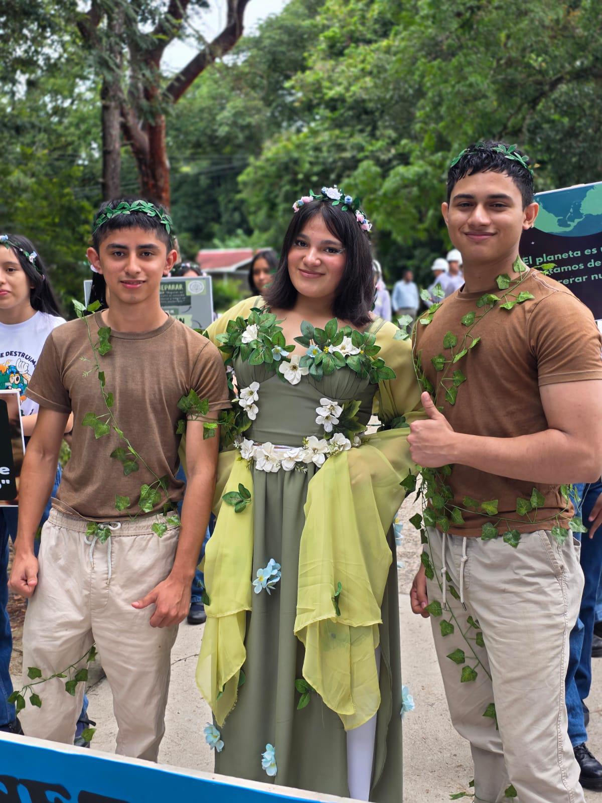 Colegiales del Juancho con orgullo festejan los 204 años de Independencia de Honduras