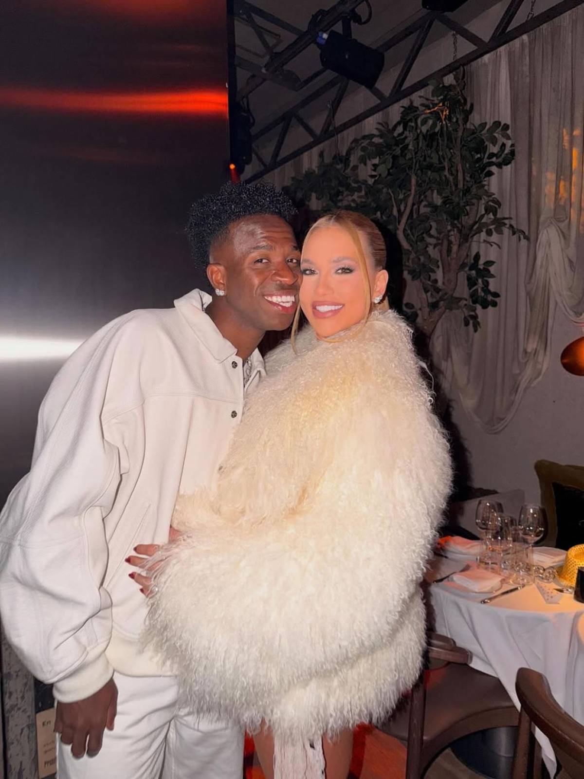 Así recibieron el 2026 los famosos cracks: look de Messi y Vinicius sorprende