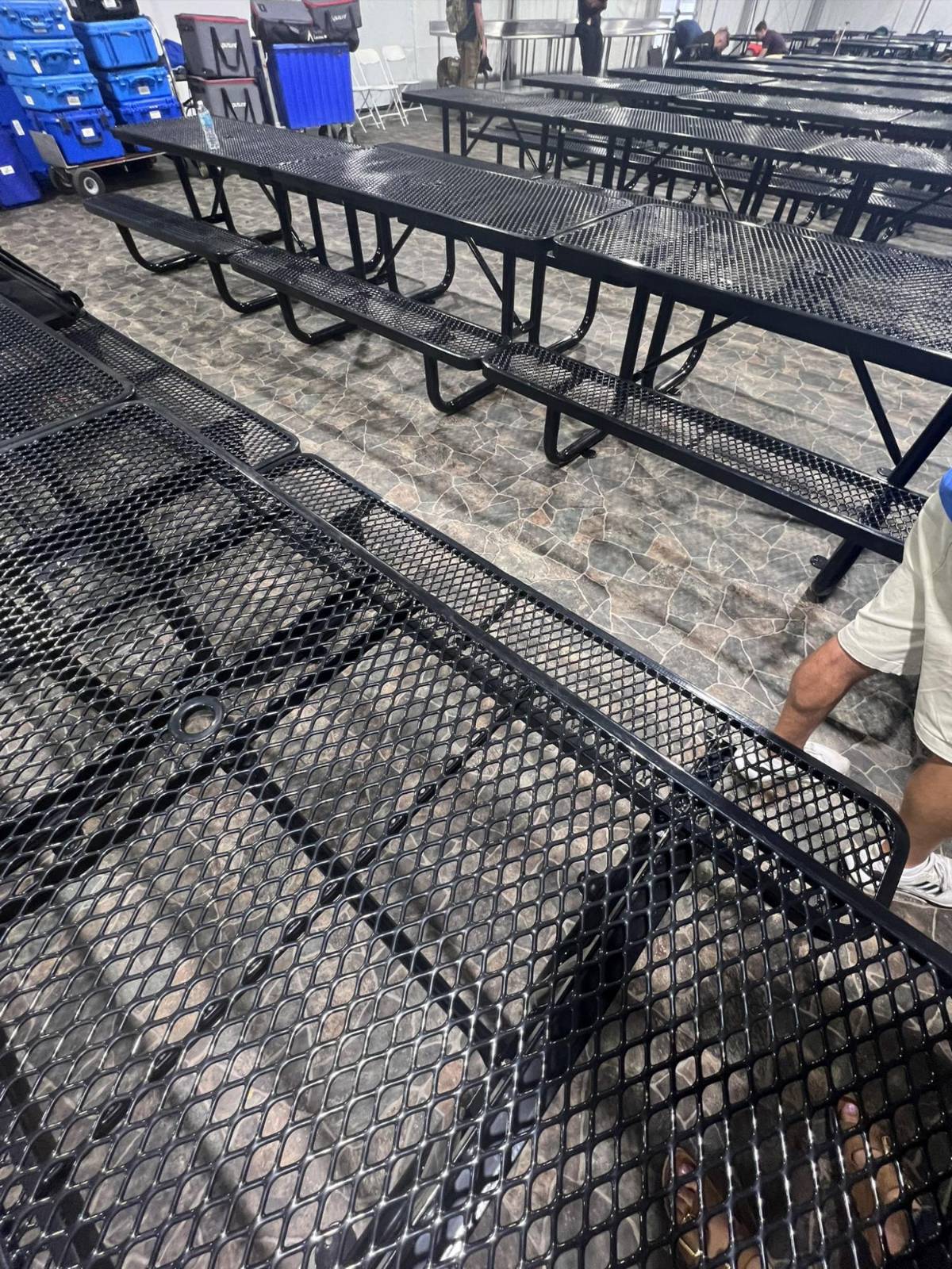 Primeras imágenes del interior de Alligator Alcatraz, la polémica prisión migratoria