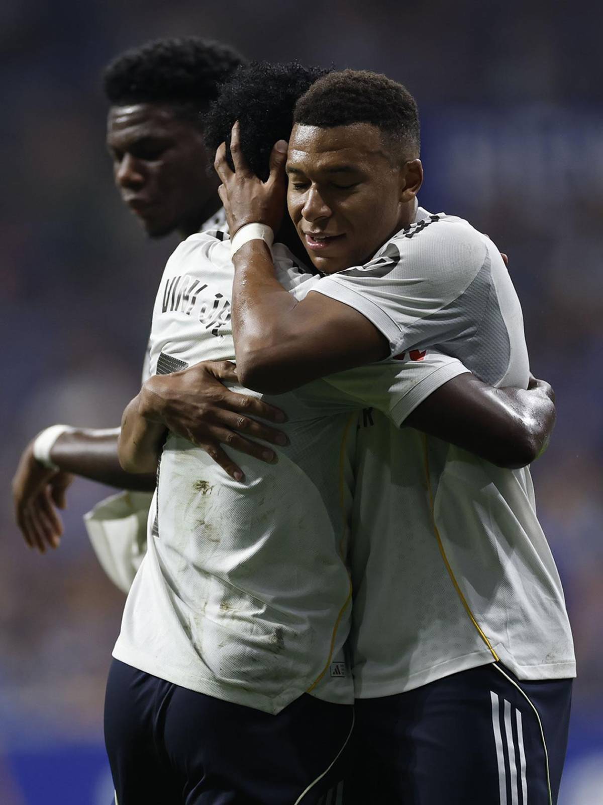 Mbappé calló a Vinicius, que hizo feo gesto al Oviedo y figura del Real Madrid enojado con Xabi