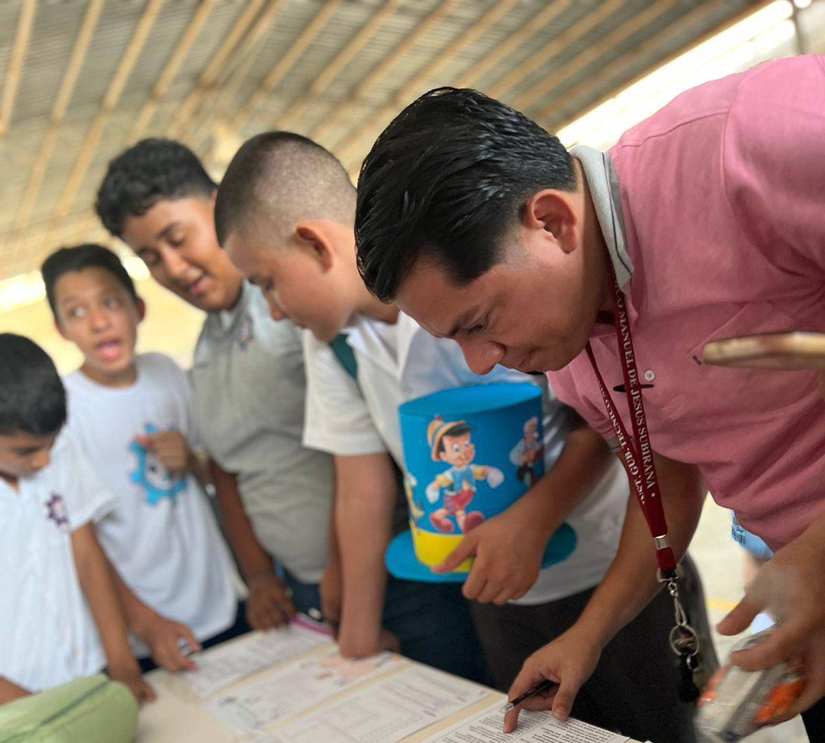 $!Estudiantes participan en juegos lúdicos.