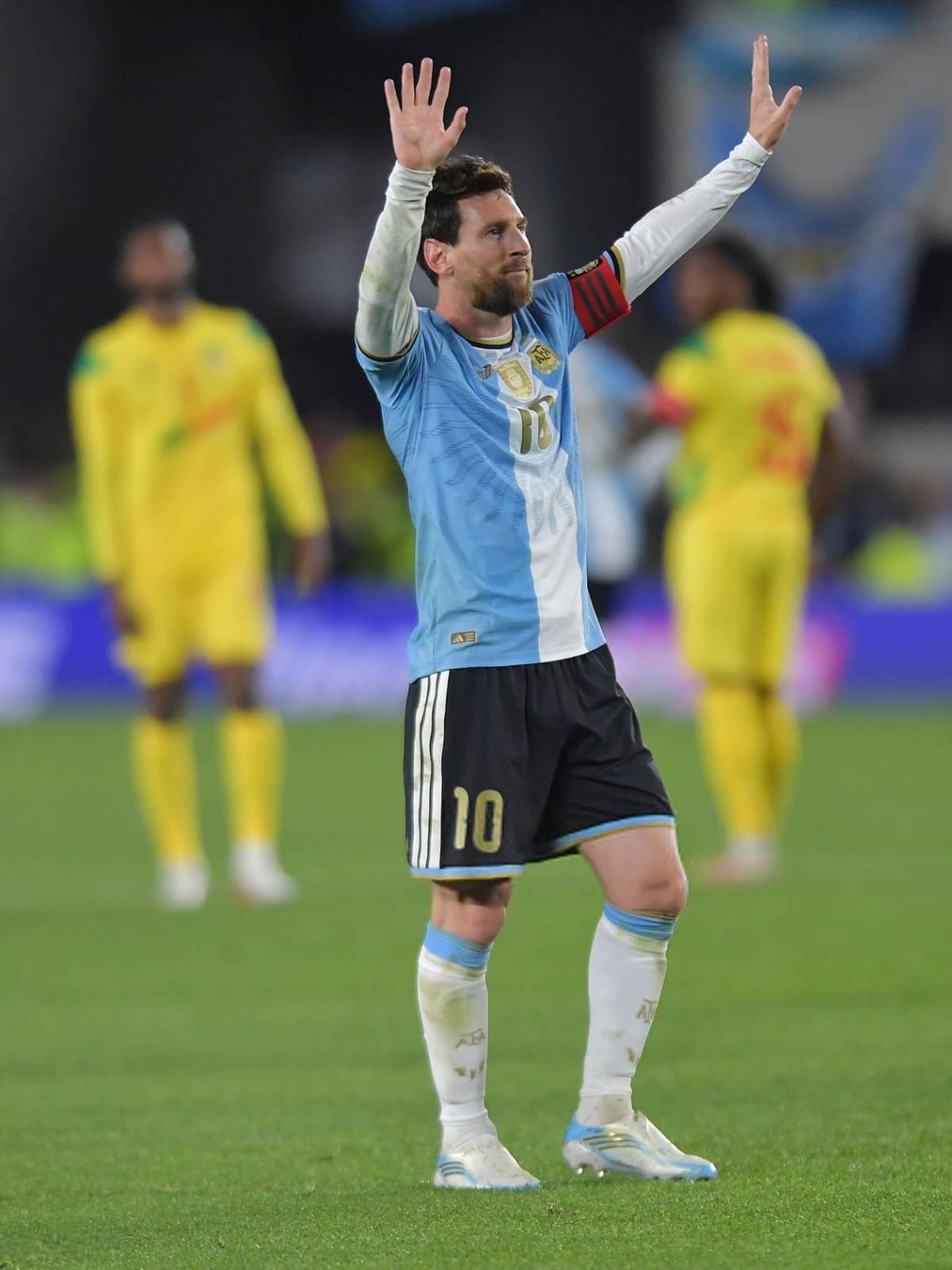 Messi llora en su adiós con Argentina, otro crack se retiró, la bronca e insólito regalo