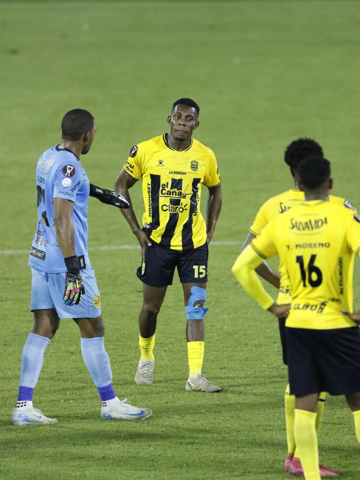 Decepción en el Real España, el villano, héroe, esposa de jugador y la chica del Plaza Amador