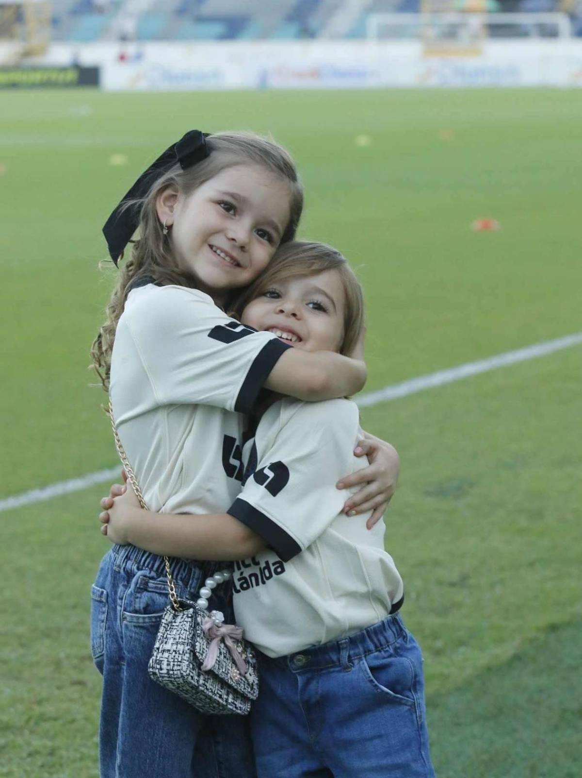 Victoria - Olimpia: ambiente, chicas, curiosa iguana y un animado Beckeles