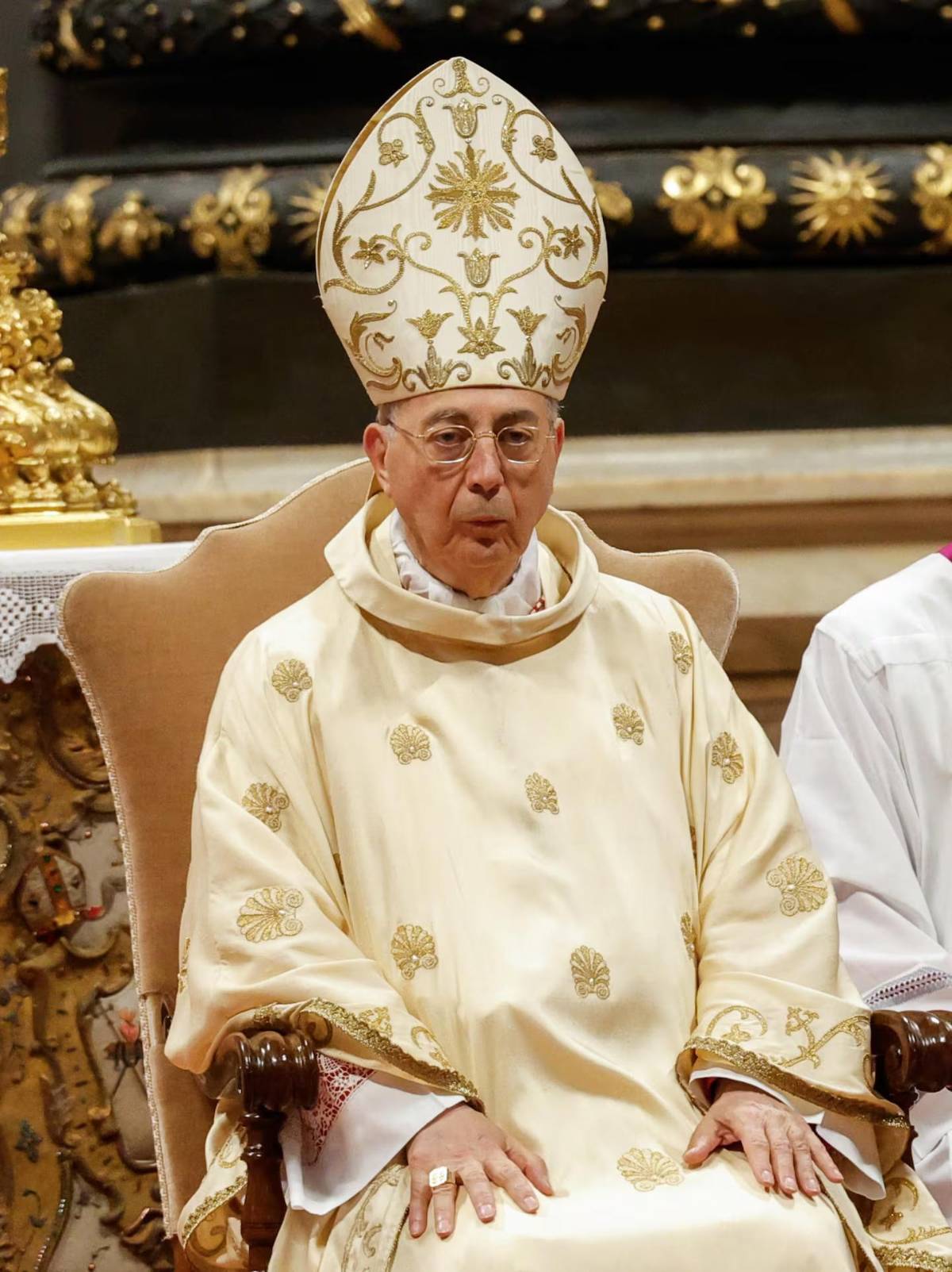 ¿Quién es Dominique Mamberti, el cardenal que anunciará al nuevo Papa ante el mundo?