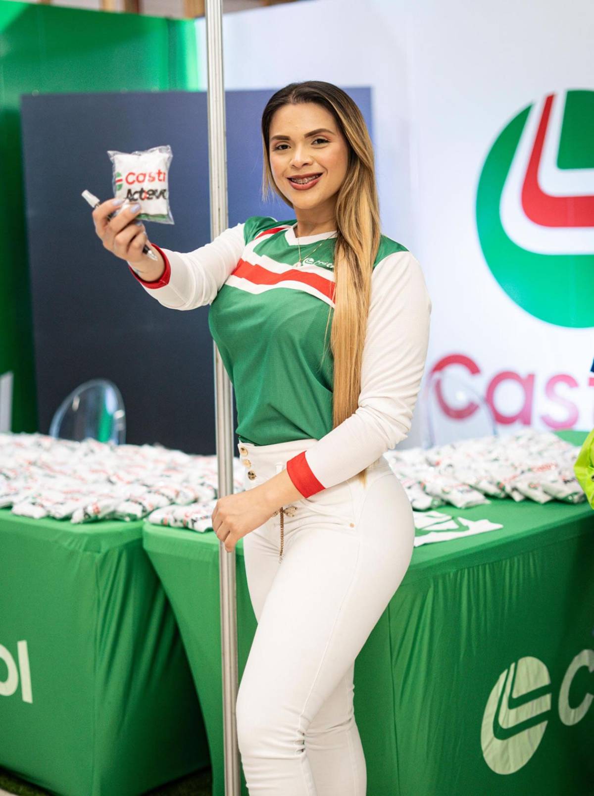 Gran algarabía de miles de corredores con la Expomaratón previo al gran día