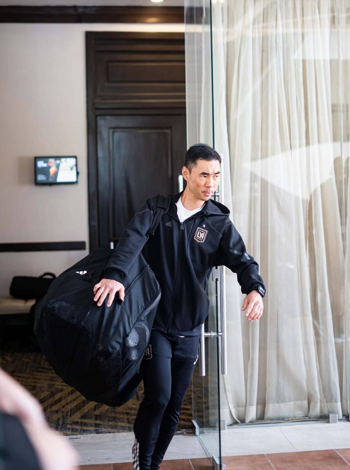 El inesperado inconveniente que tuvo LAFC y Son para salir; crack sufrió problema