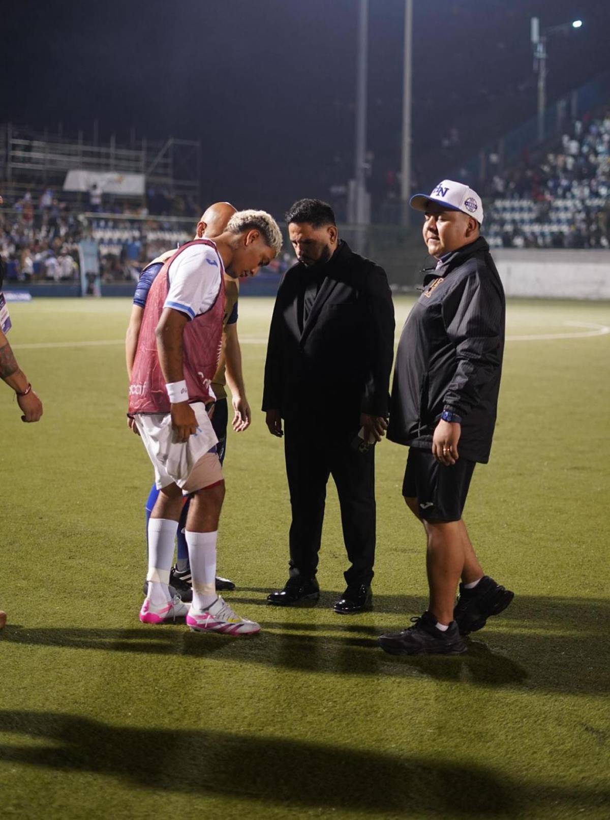 Tiktokers de Honduras con festejo alocado, agresión a Supremo y la bronca en Nicaragua