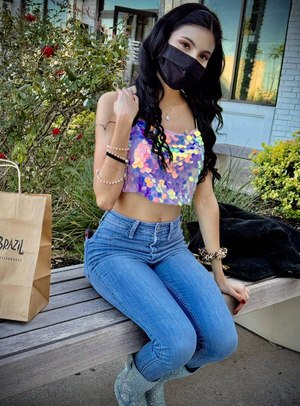 El Charro presume romance con una chica 20 años menor, tras su divorcio con La Mayrita