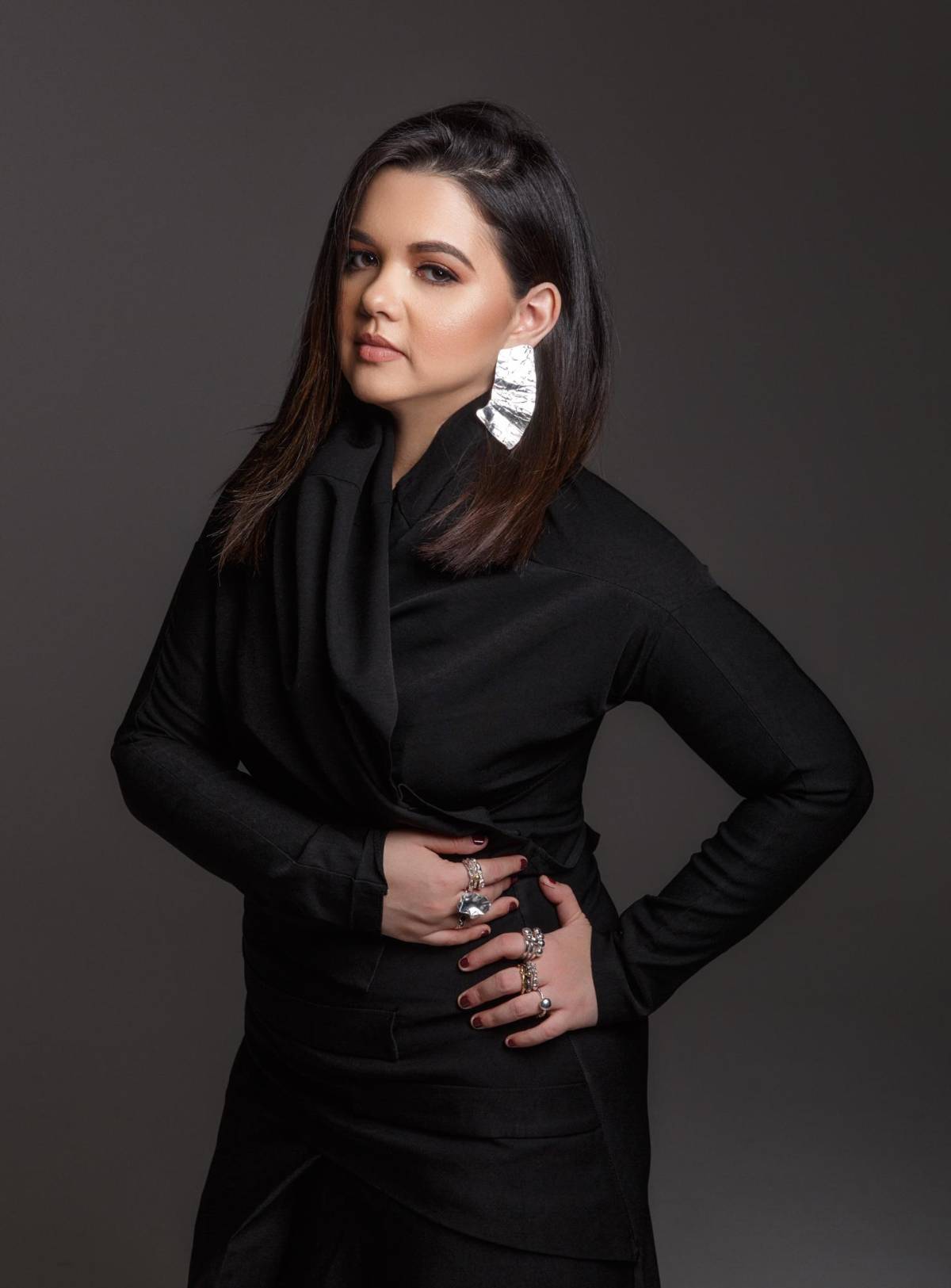 La diseñadora de joyas María Echeverri es premiada en la Bienal de Palermo