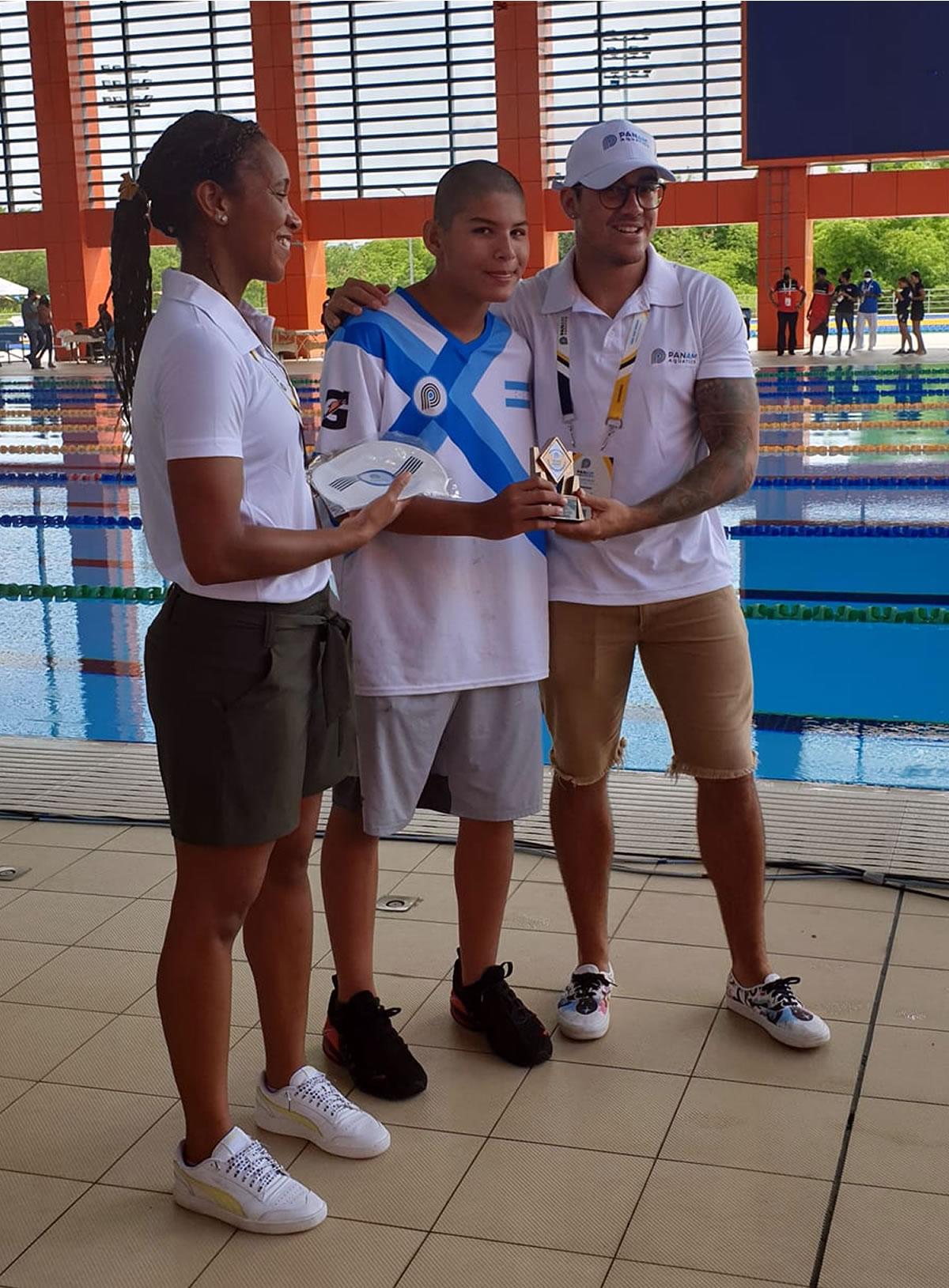 Felipe Álvarez también recibió su premio en el torneo Panam Aquatics 2022.