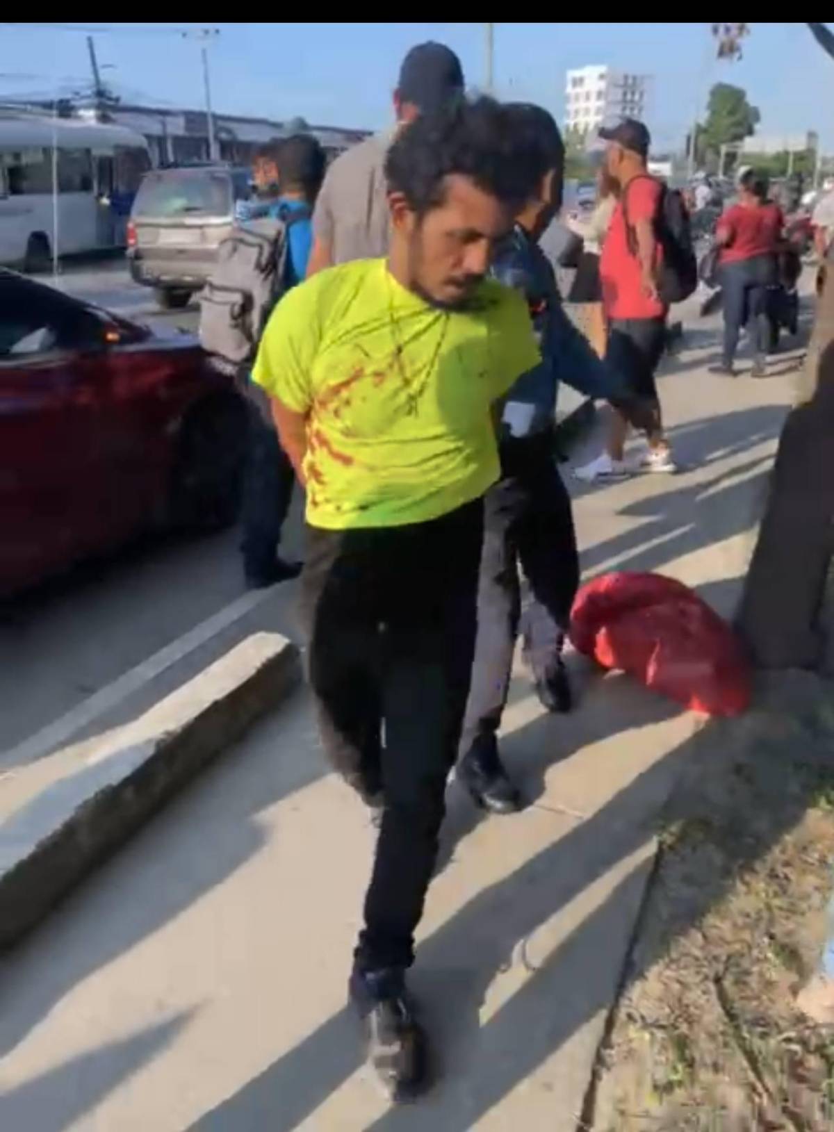 Ciudadanos y policía capturan a tres hombres que asaltaban un bus en San Pedro Sula