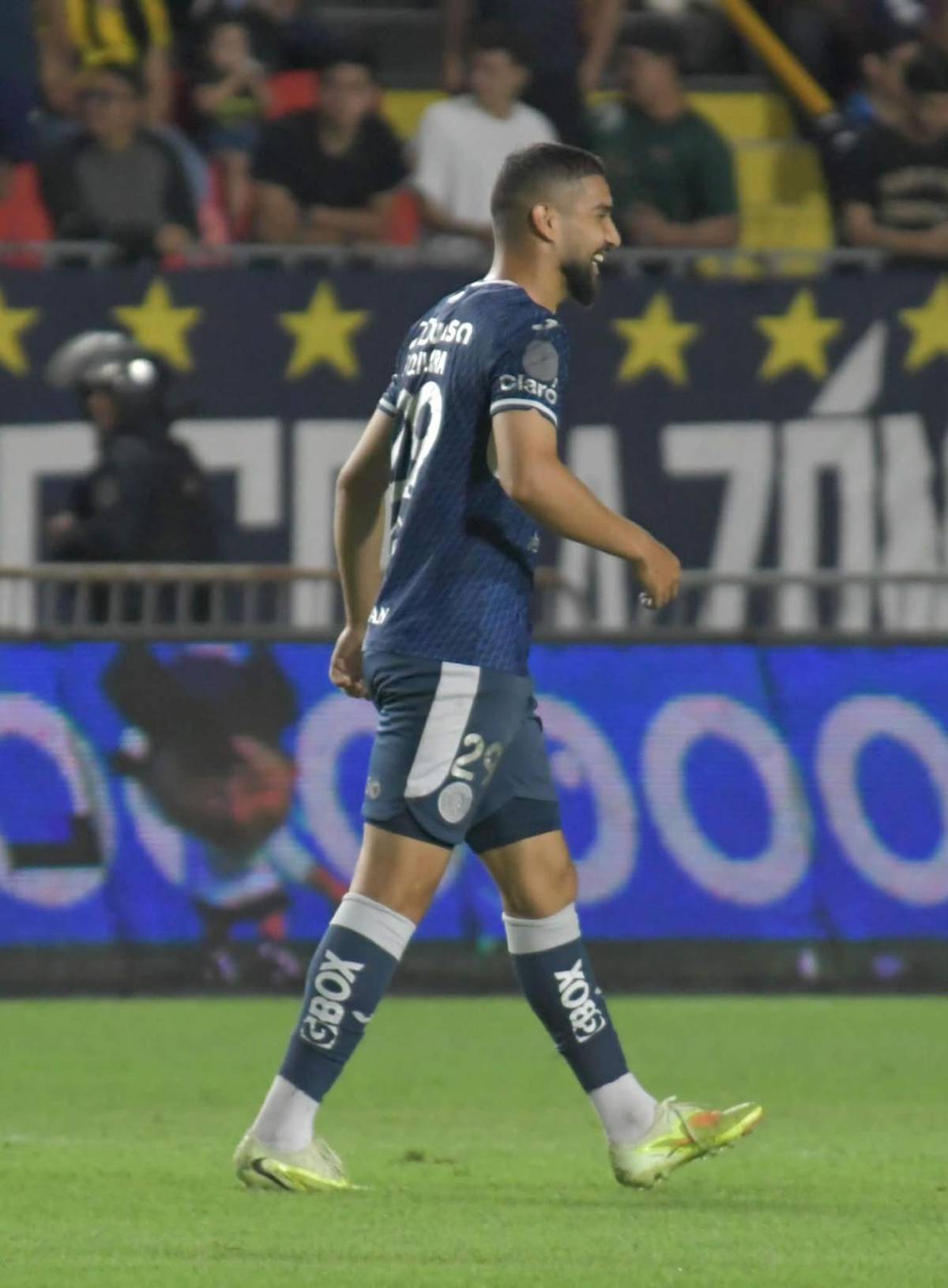 'Tota' Medina pierde la cabeza, festejo a lo Cristiano, mensaje al DT de Honduras en el Clásico y lindas chicas