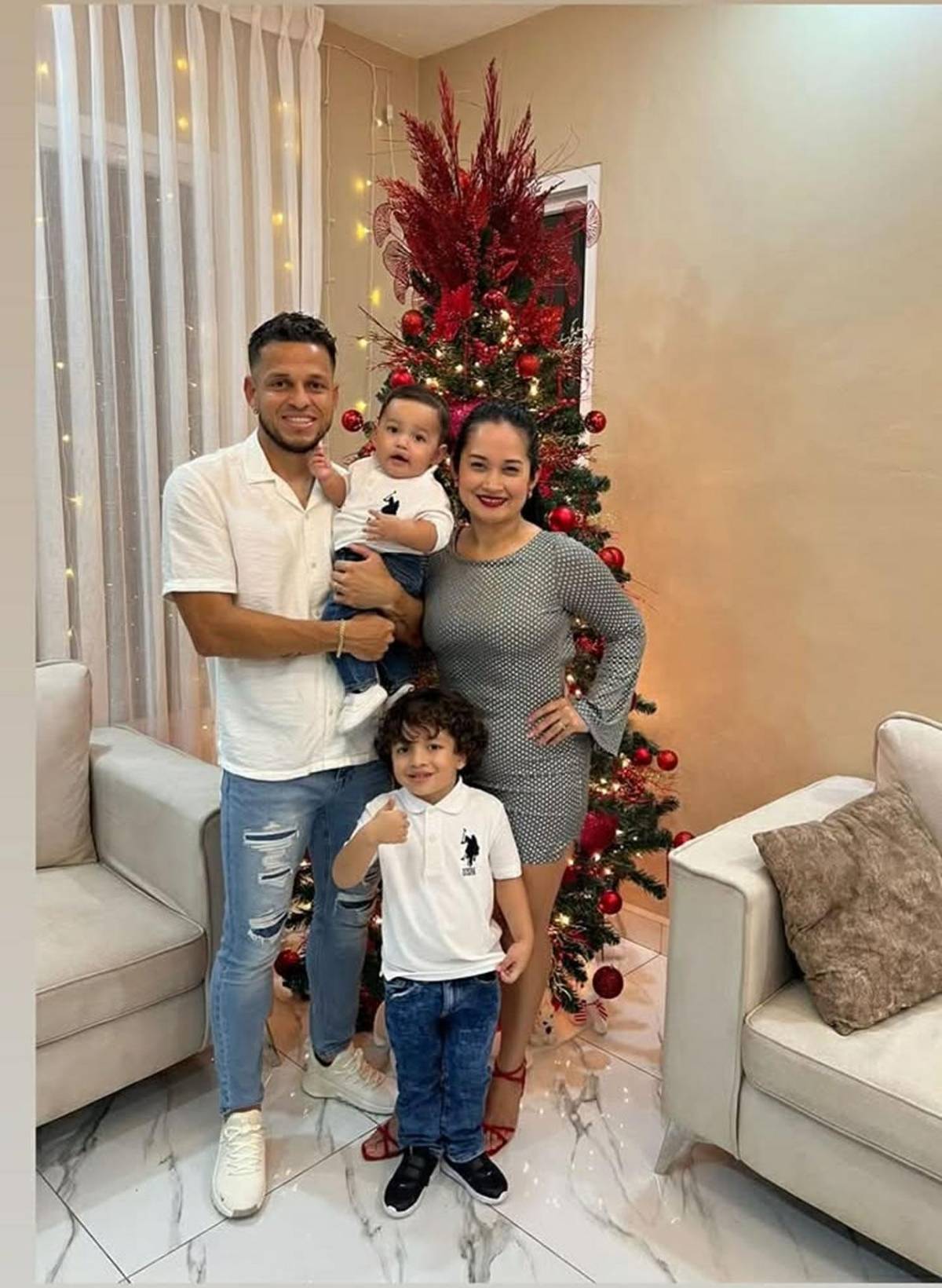 Futbolistas de Liga Nacional y legionarios recibieron el 2026 bien acompañados