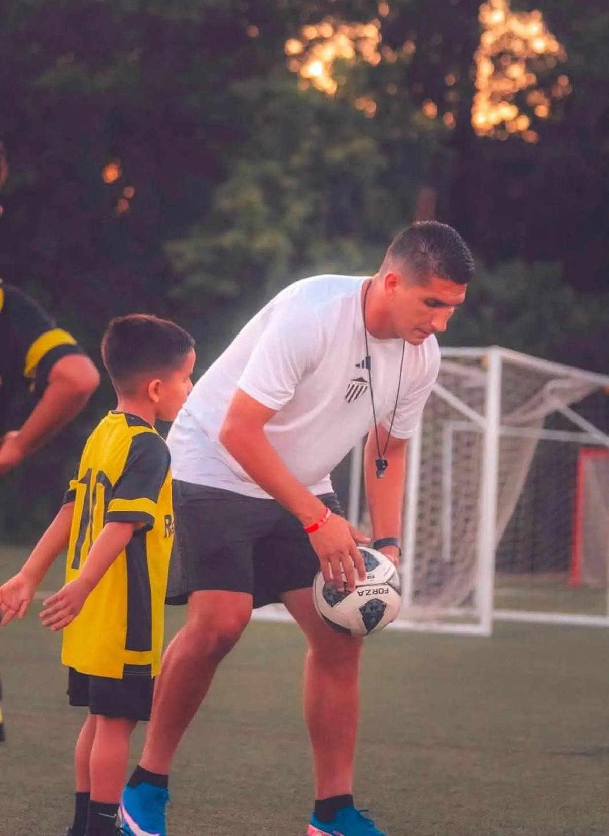 Johnny Leverón dejó el fútbol en silencio y ahora tiene nueva vida en EEUU: de qué trabaja