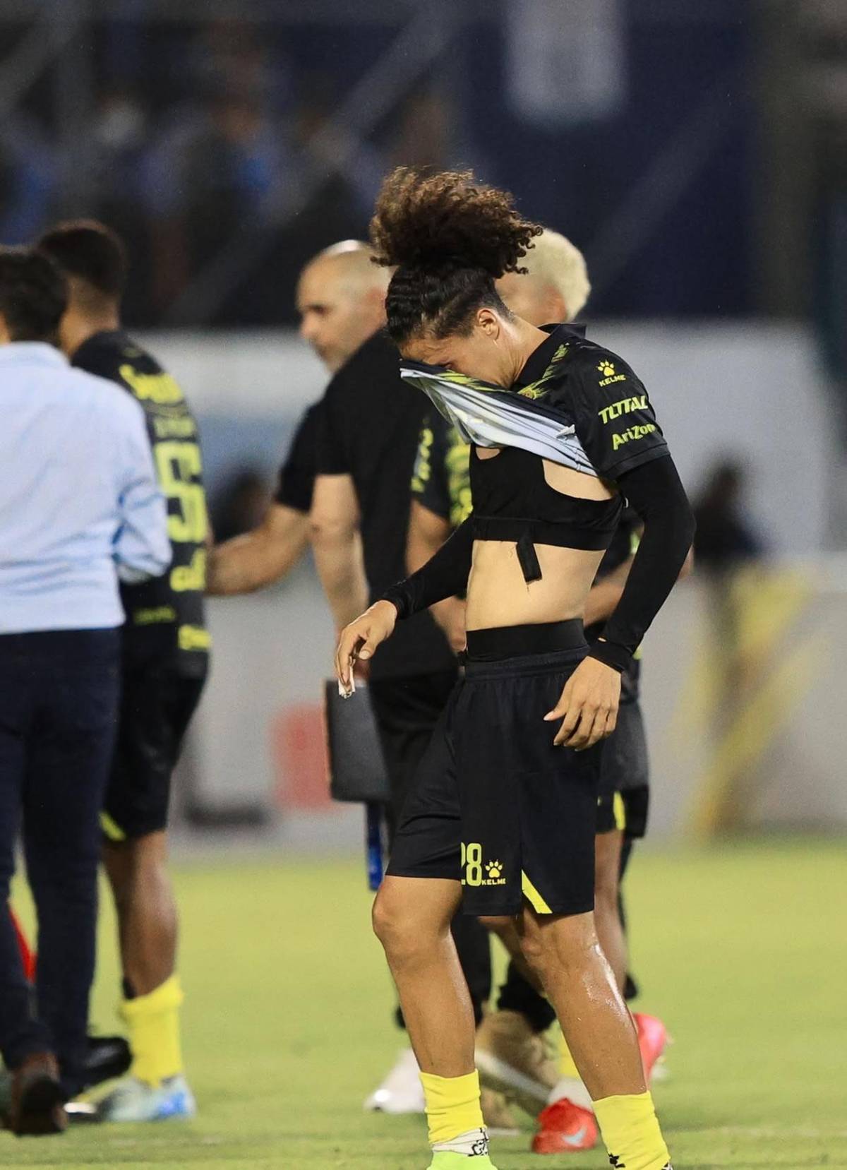 El héroe repentino, Olimpia festeja, llanto, dolor en Real España y sexys bailarinas