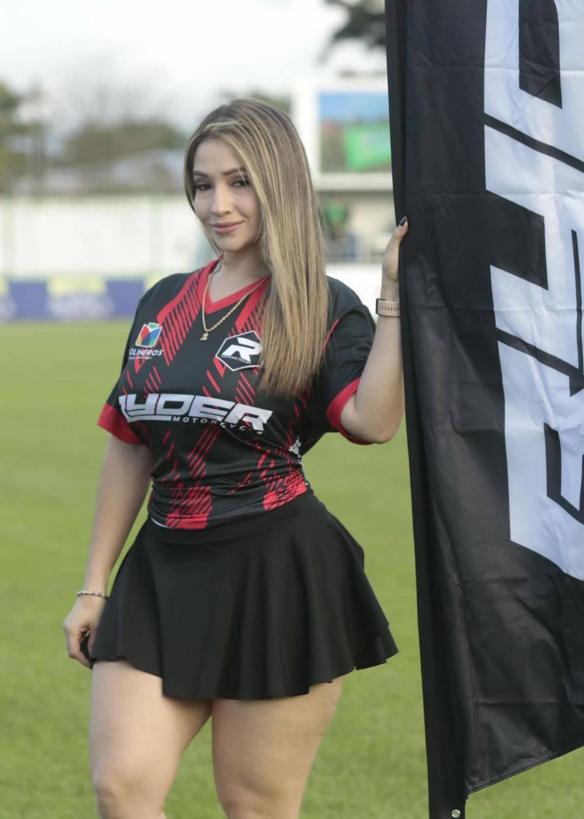 Esposa de exjugador, modelos y la pelirroja: las bellas chicas de la jornada 2