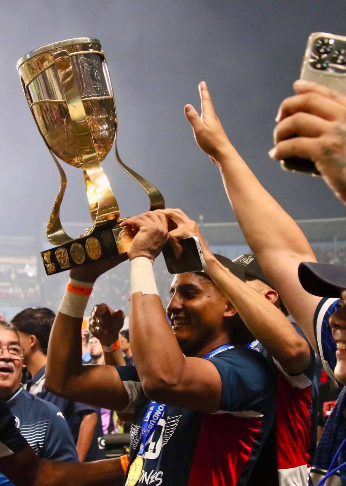Motagua campeón: festeja la Copa 20, baile del Búho Meléndez y emoción de Pedro Atala