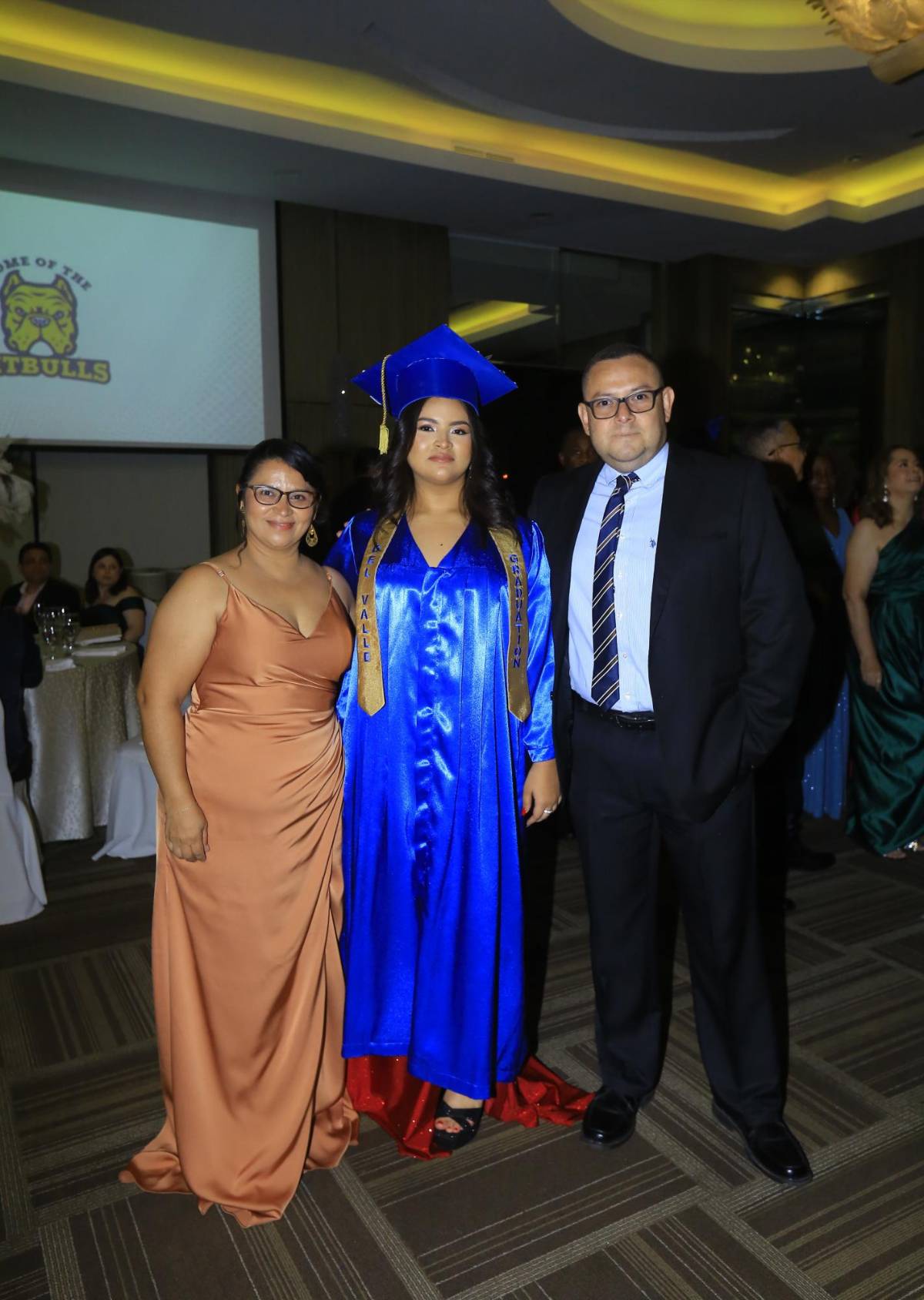 Seniors 2025 del Instituto Bilingüe del Valle celebran su graduación