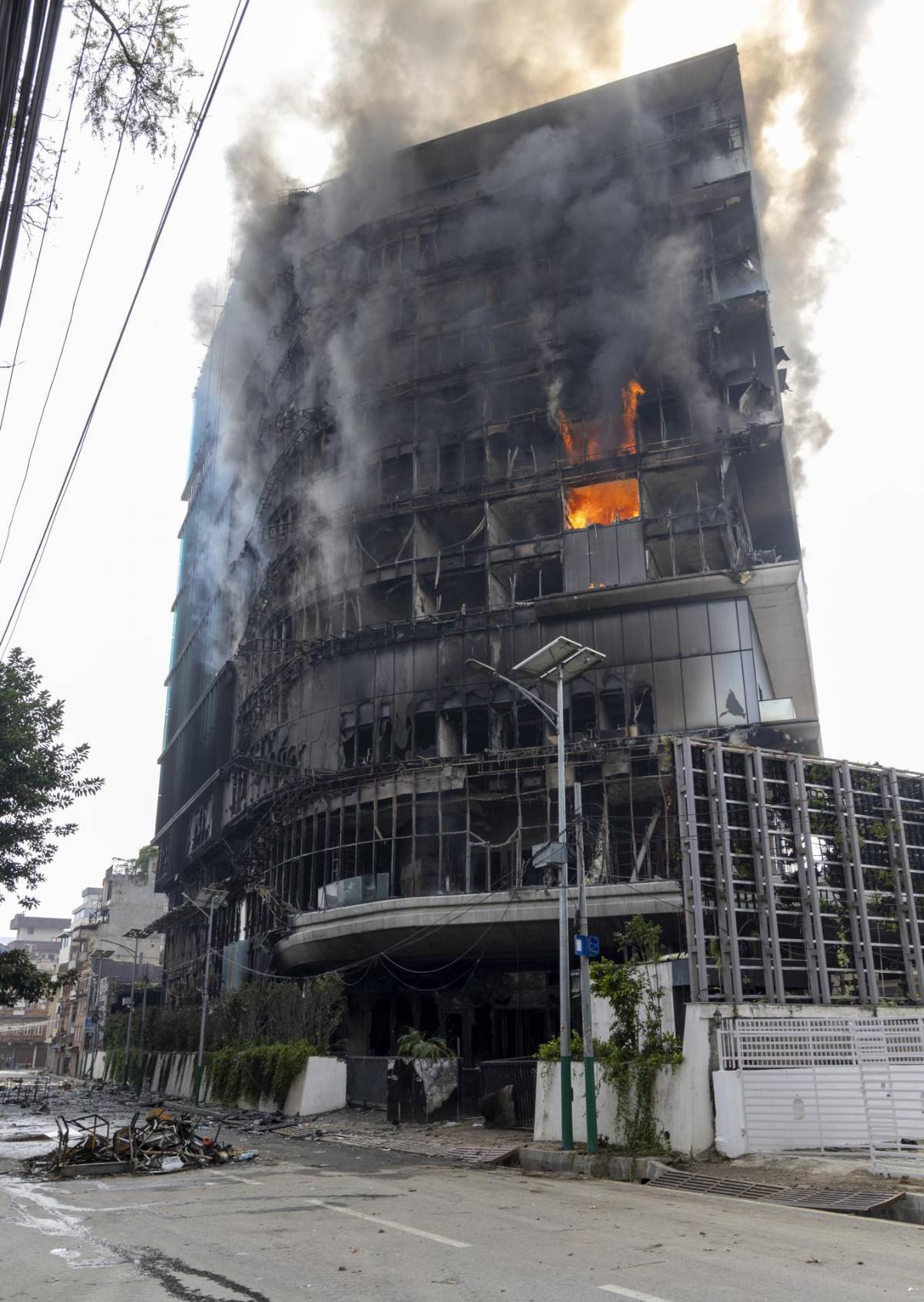Manifestantes de la Generación Z incendian el Parlamento, el Supremo y un Hilton en Nepal