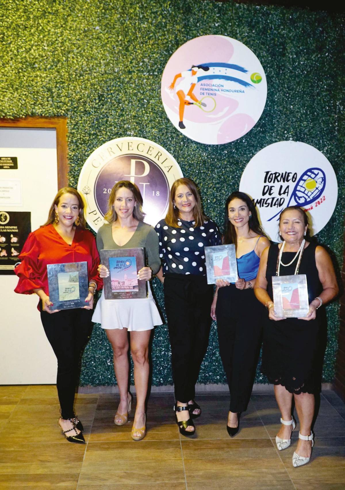 Tenistas celebran por sus logros deportivos