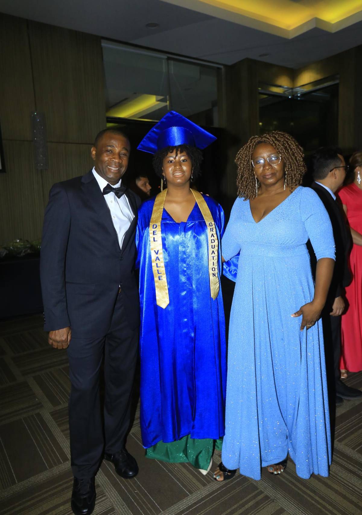 Seniors 2025 del Instituto Bilingüe del Valle celebran su graduación