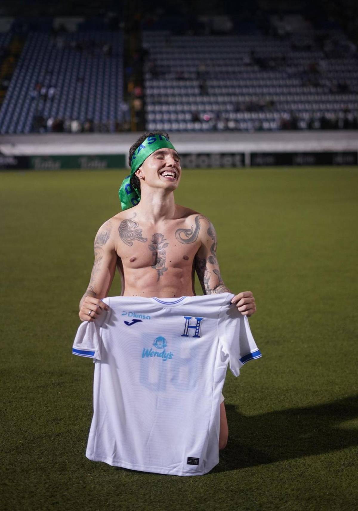 Tiktokers de Honduras con festejo alocado, agresión a Supremo y la bronca en Nicaragua