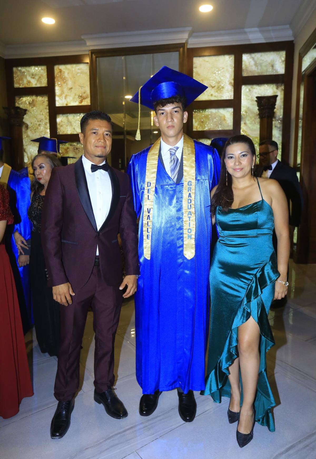 Seniors 2025 del Instituto Bilingüe del Valle celebran su graduación