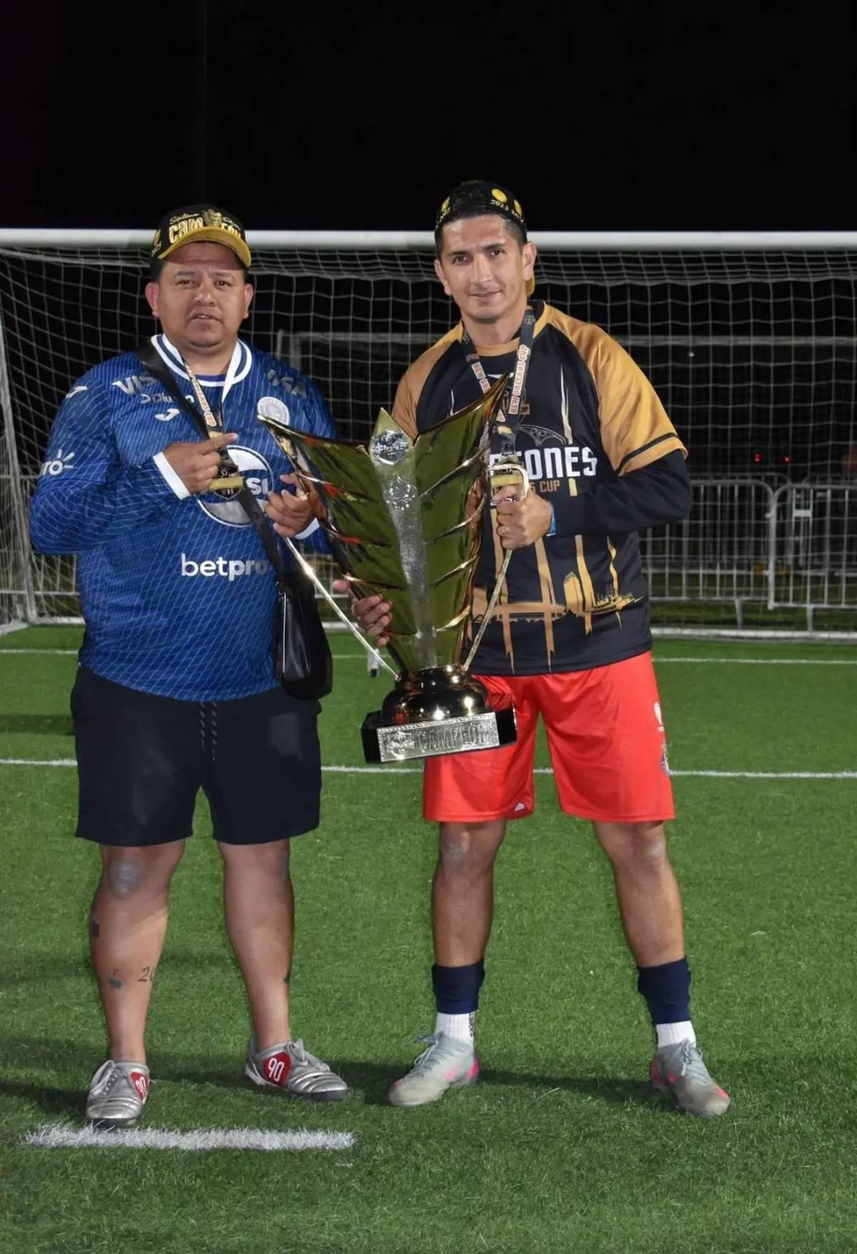 Johnny Leverón dejó el fútbol en silencio y ahora tiene nueva vida en EEUU: de qué trabaja