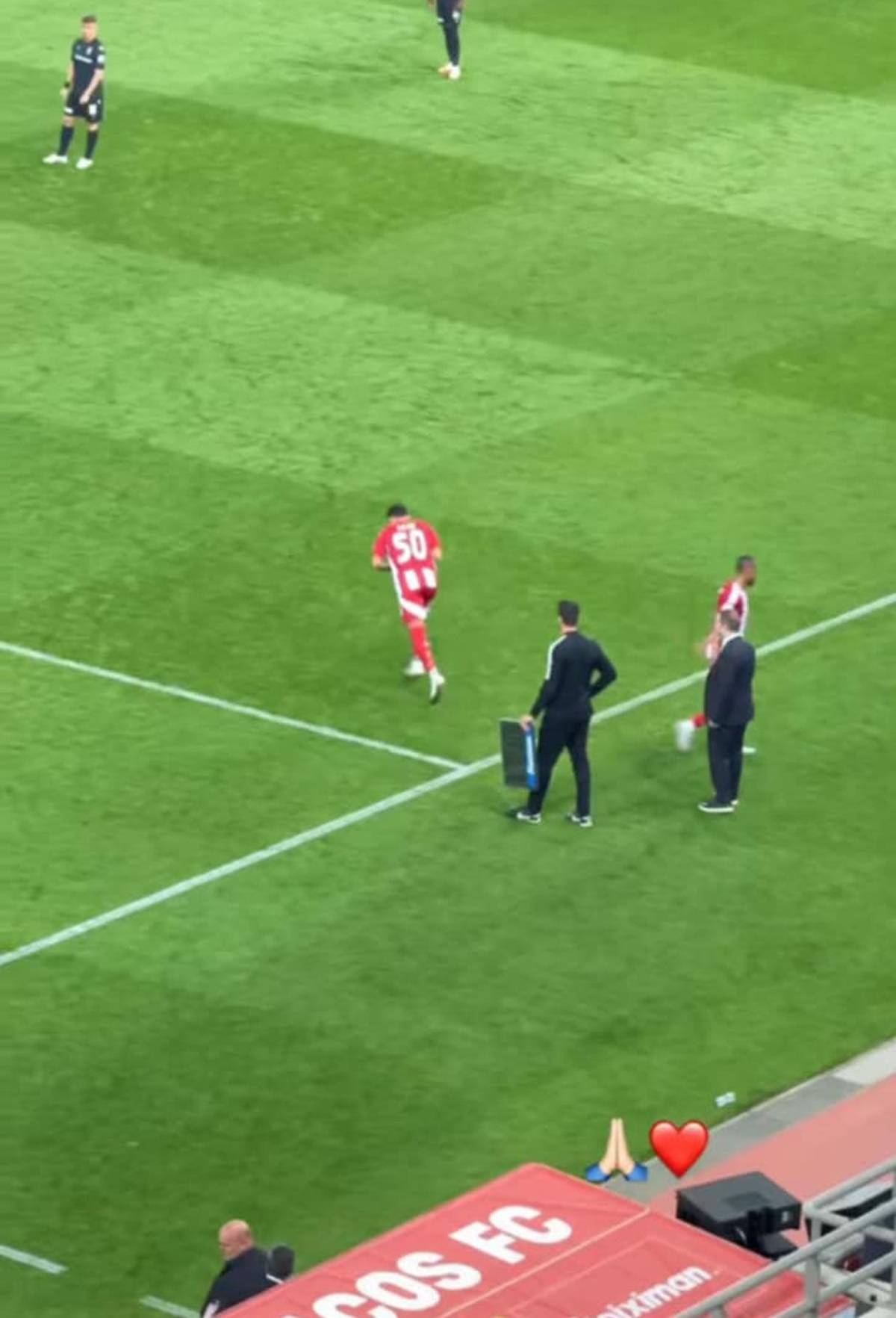 Luis Palma festeja el título de Olympiacos: su esposa Annie Córdova y gran sorpresa