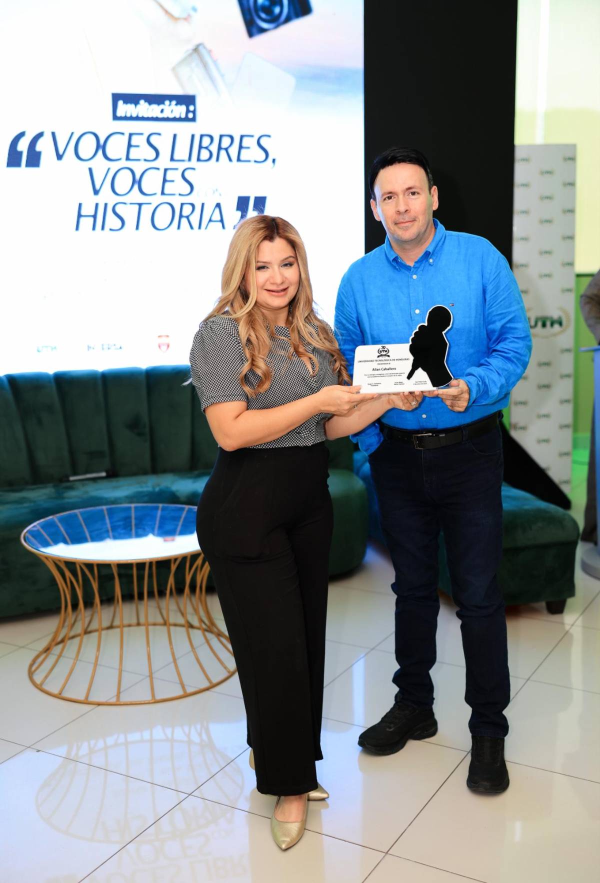 Voces libres, voces con historia, un homenaje a periodistas de la zona norte