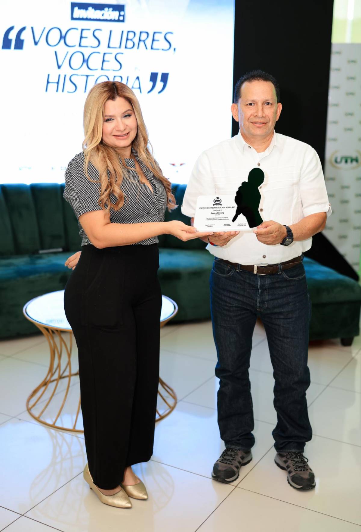 Voces libres, voces con historia, un homenaje a periodistas de la zona norte