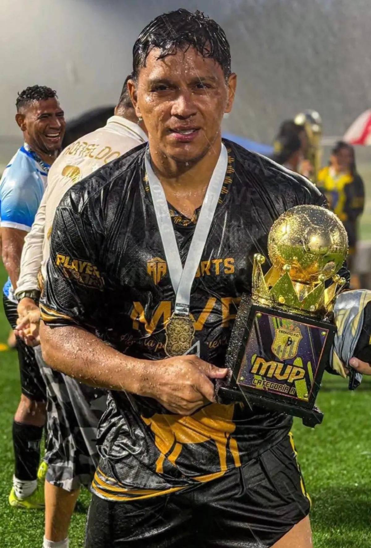 Brayan Moya impacta tras dejar el fútbol profesional: así se gana la vida en USA y México