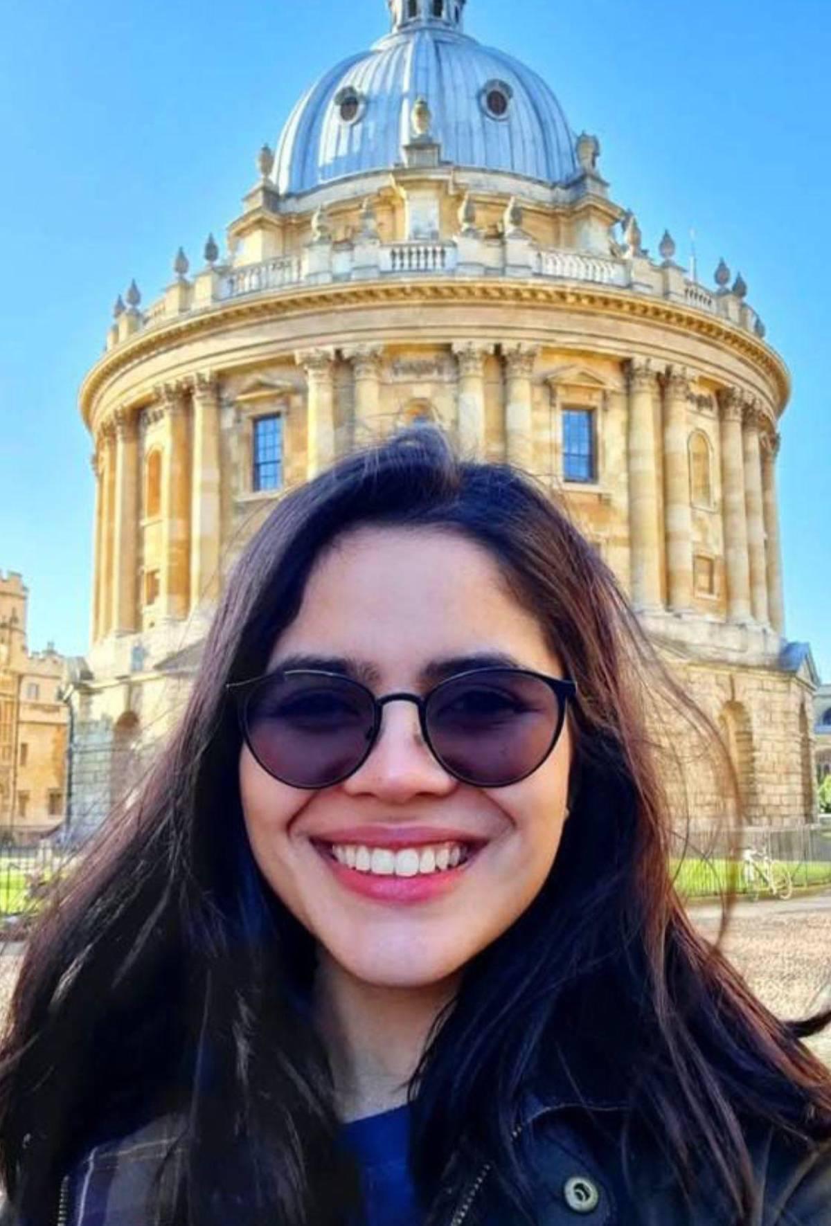 Hija de Rixi Moncada responde a críticas y explica por qué estudió en Oxford