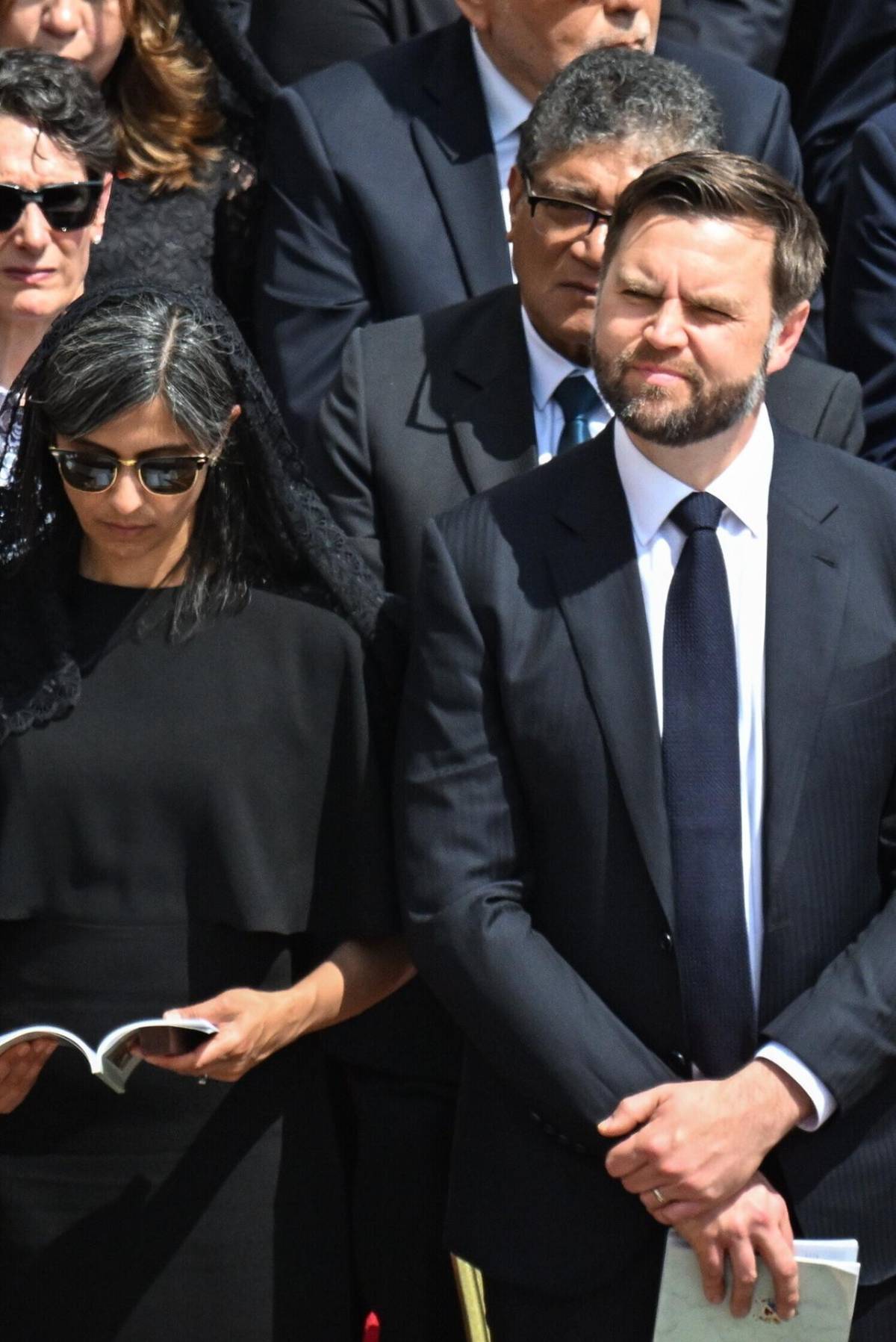 Las imágenes de la multitudinaria misa de asunción del papa León XIV