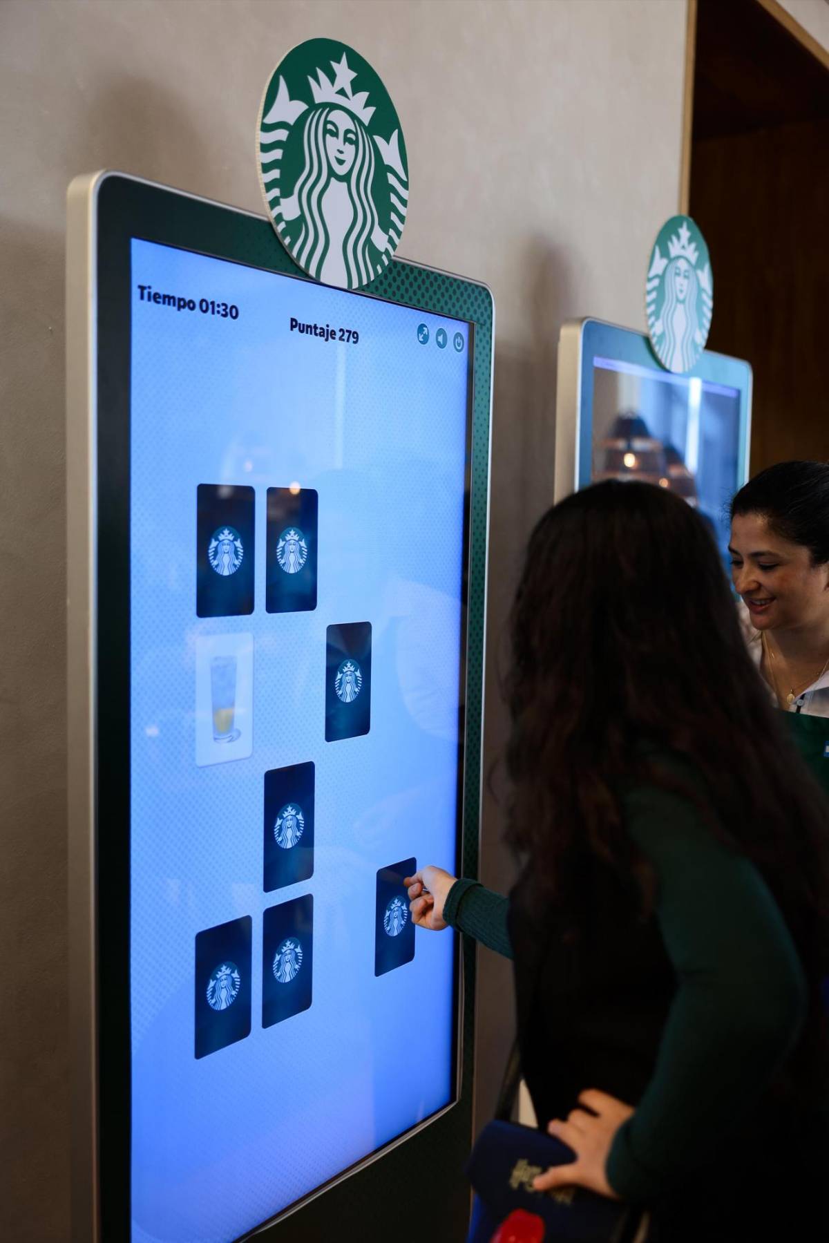 Largas filas por inauguración de Starbucks en Honduras (Fotos)