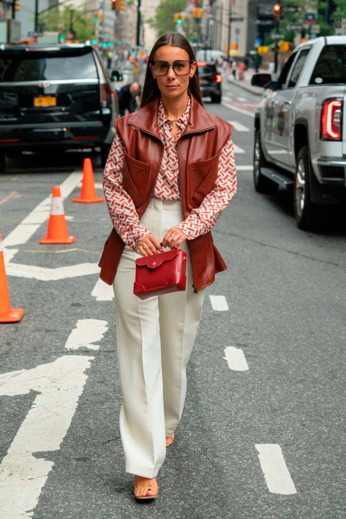 Tips para combinar un pantalón blanco