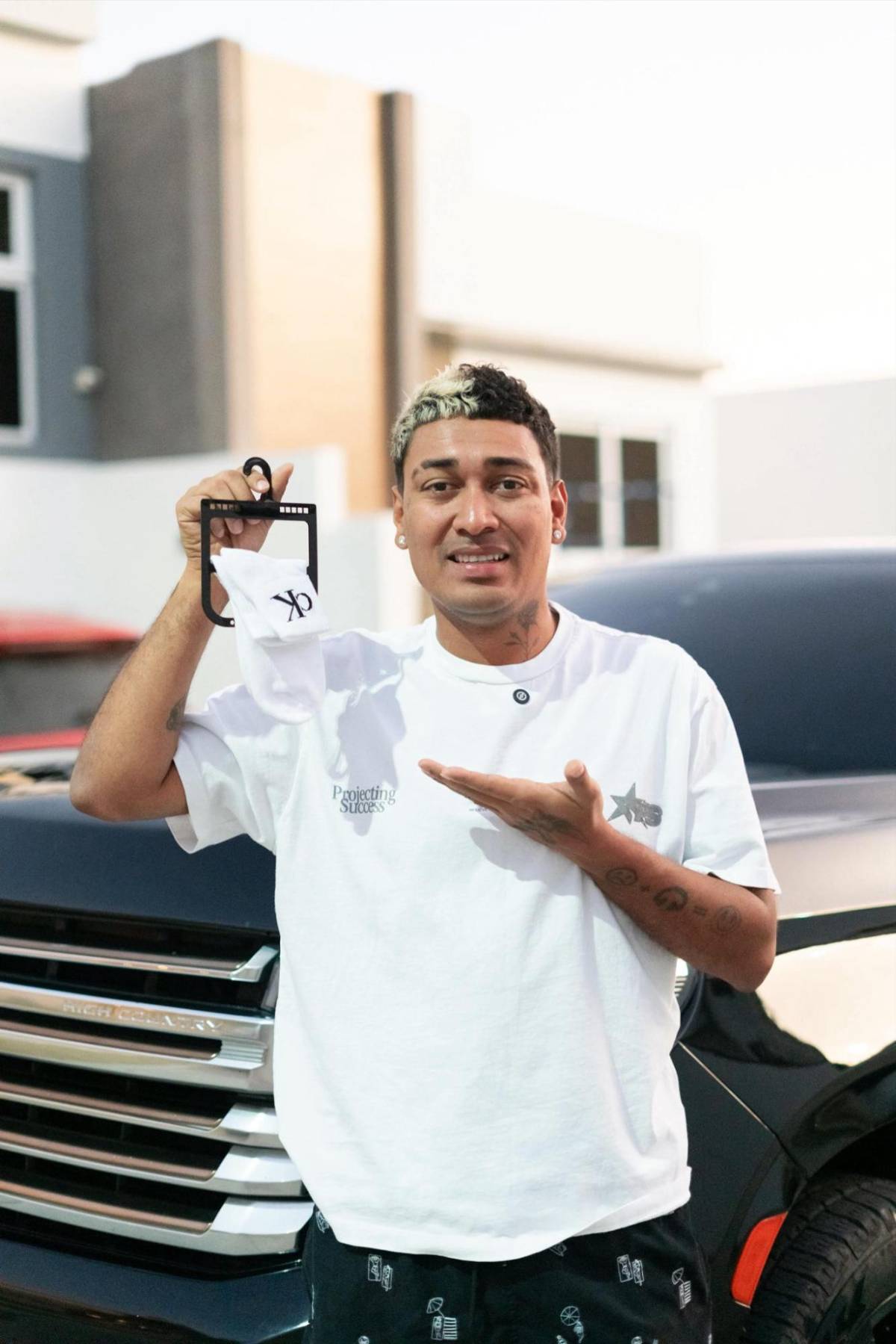 Milagro Flores y Jr Clark se unen a Supremo en el dembow Pa' mover el bote remix