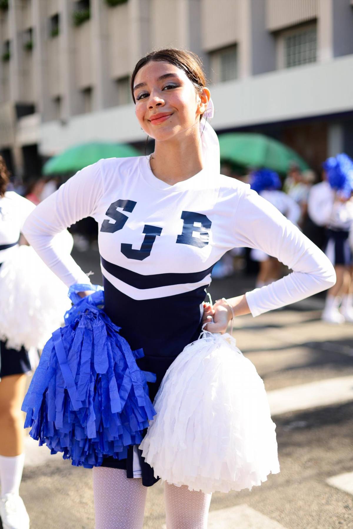 Pomponeras del instituto San Juan Bosco deslumbran en desfiles