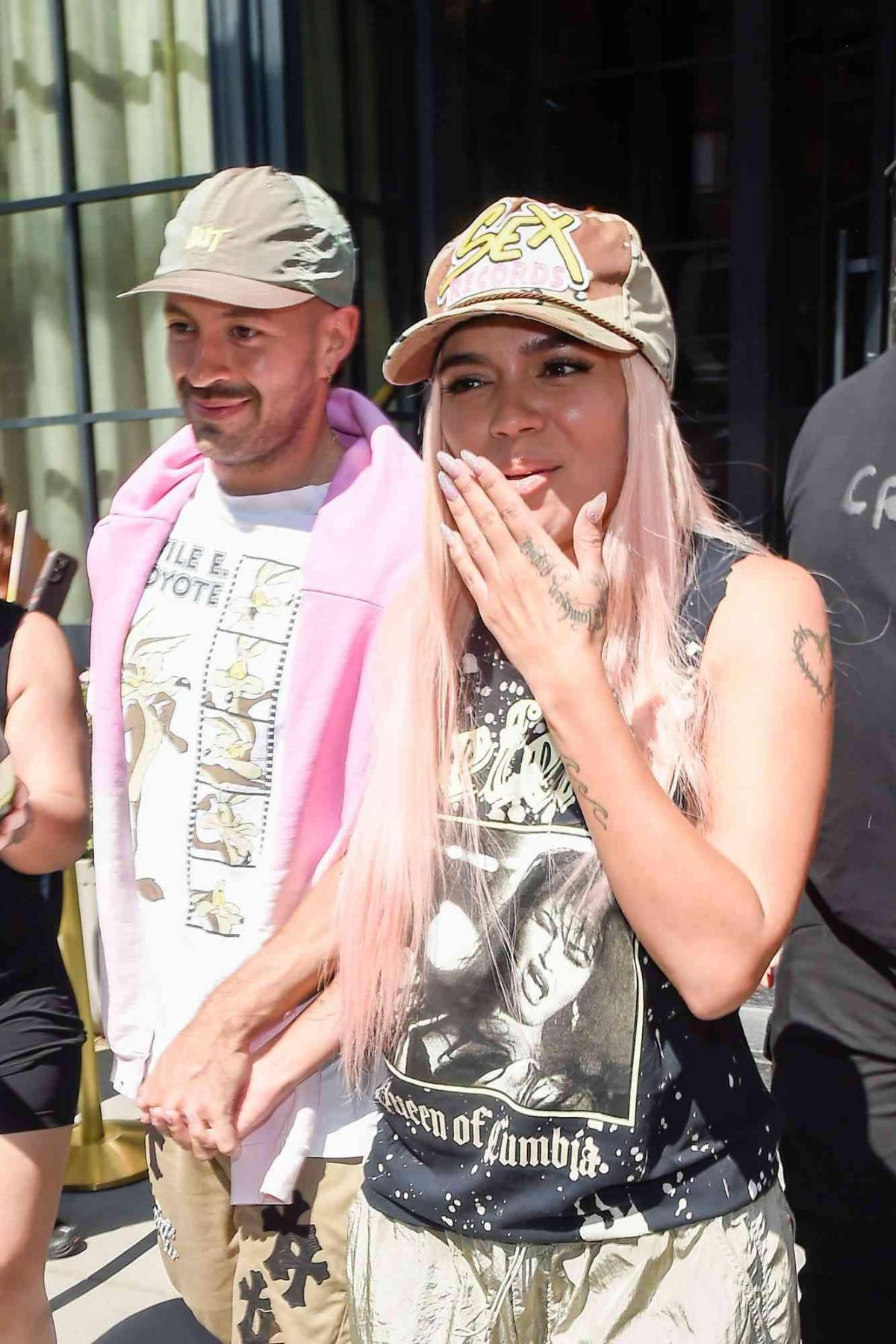 Karol G lanza indirecta muy directa a Ferxxo: El verano rosa ahora es un invierno