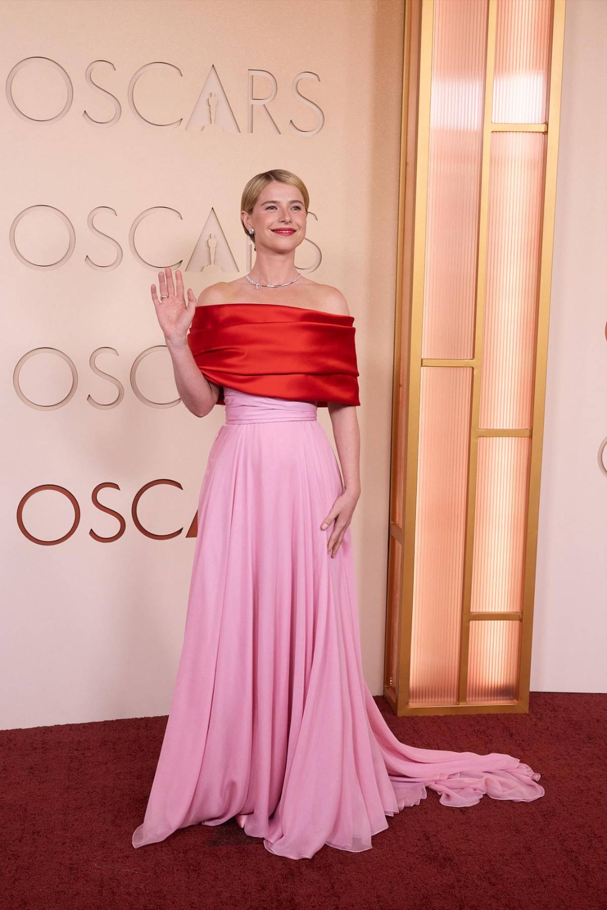 ¿Vestida para ganar? Así llegó Jessie Buckley a los premios Óscar 2026