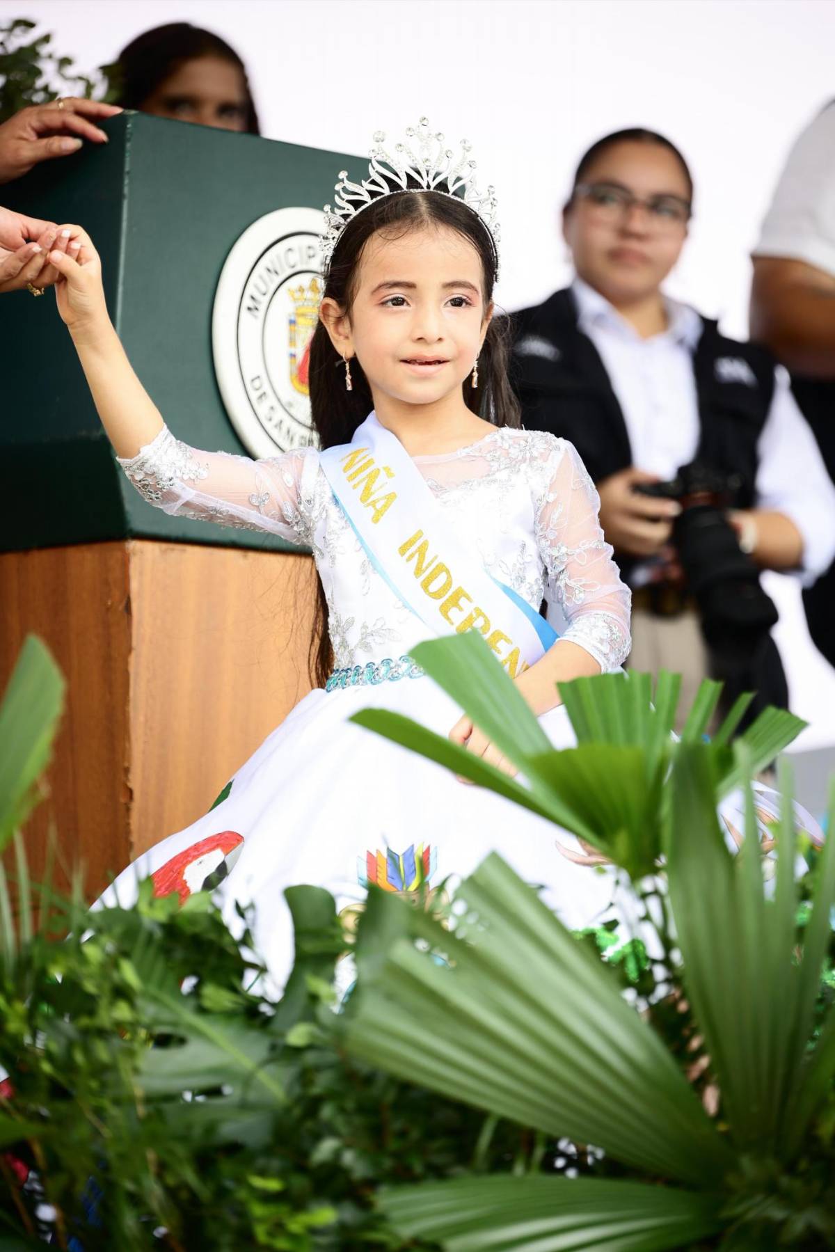 La bella Valentina se robó los corazones y los aplausos en los desfiles de San Pedro Sula