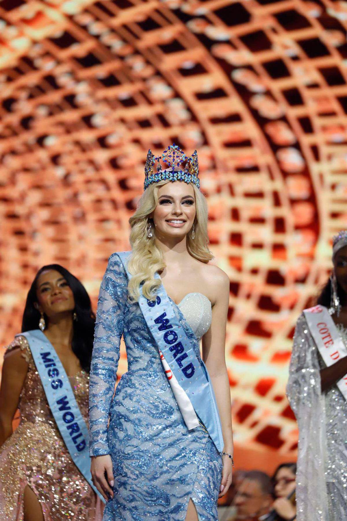 Polonia gana el Miss Mundoenmedio de la polémica