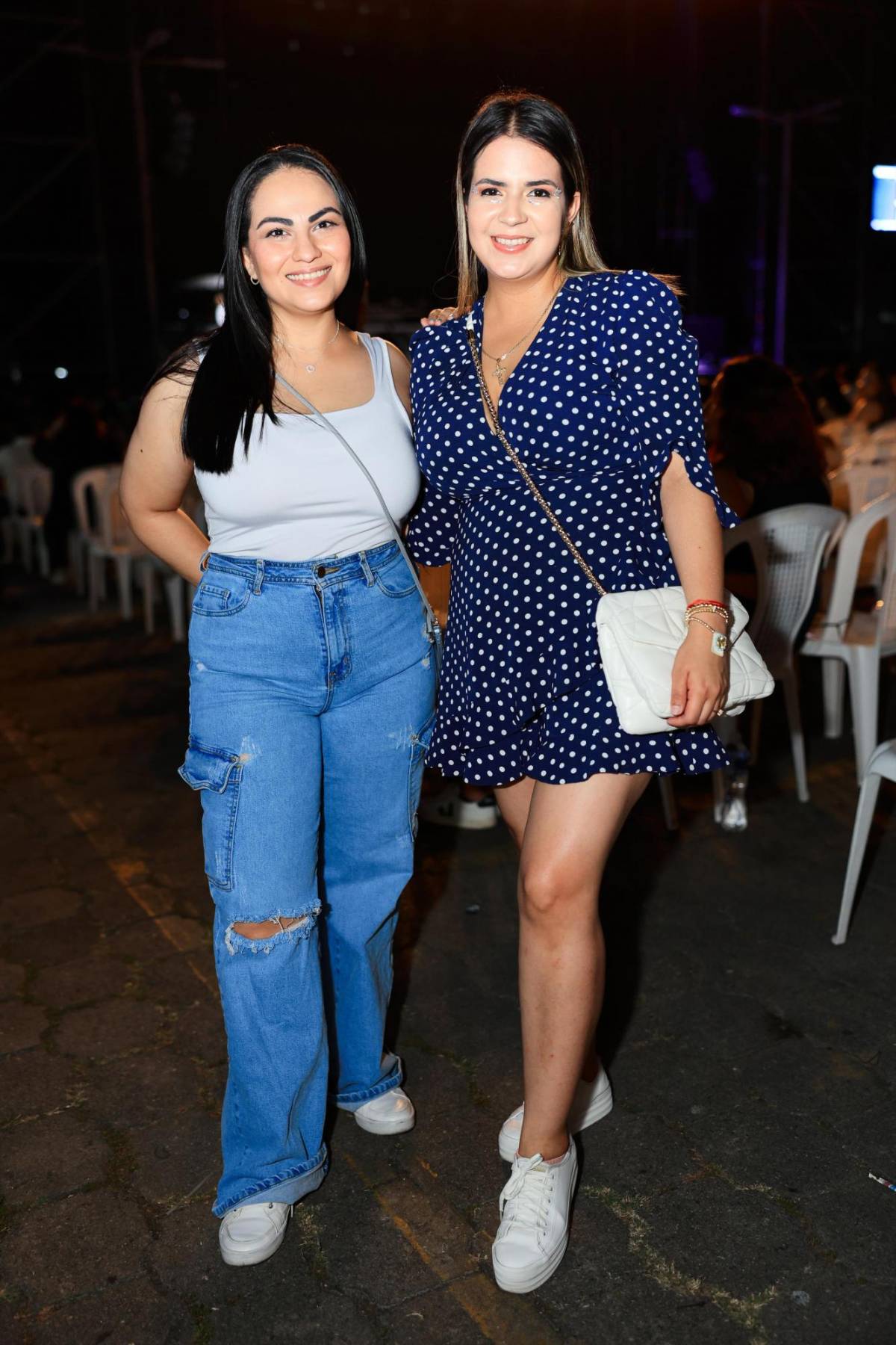 La juventud sampedrana disfrutó en el concierto de Beéle