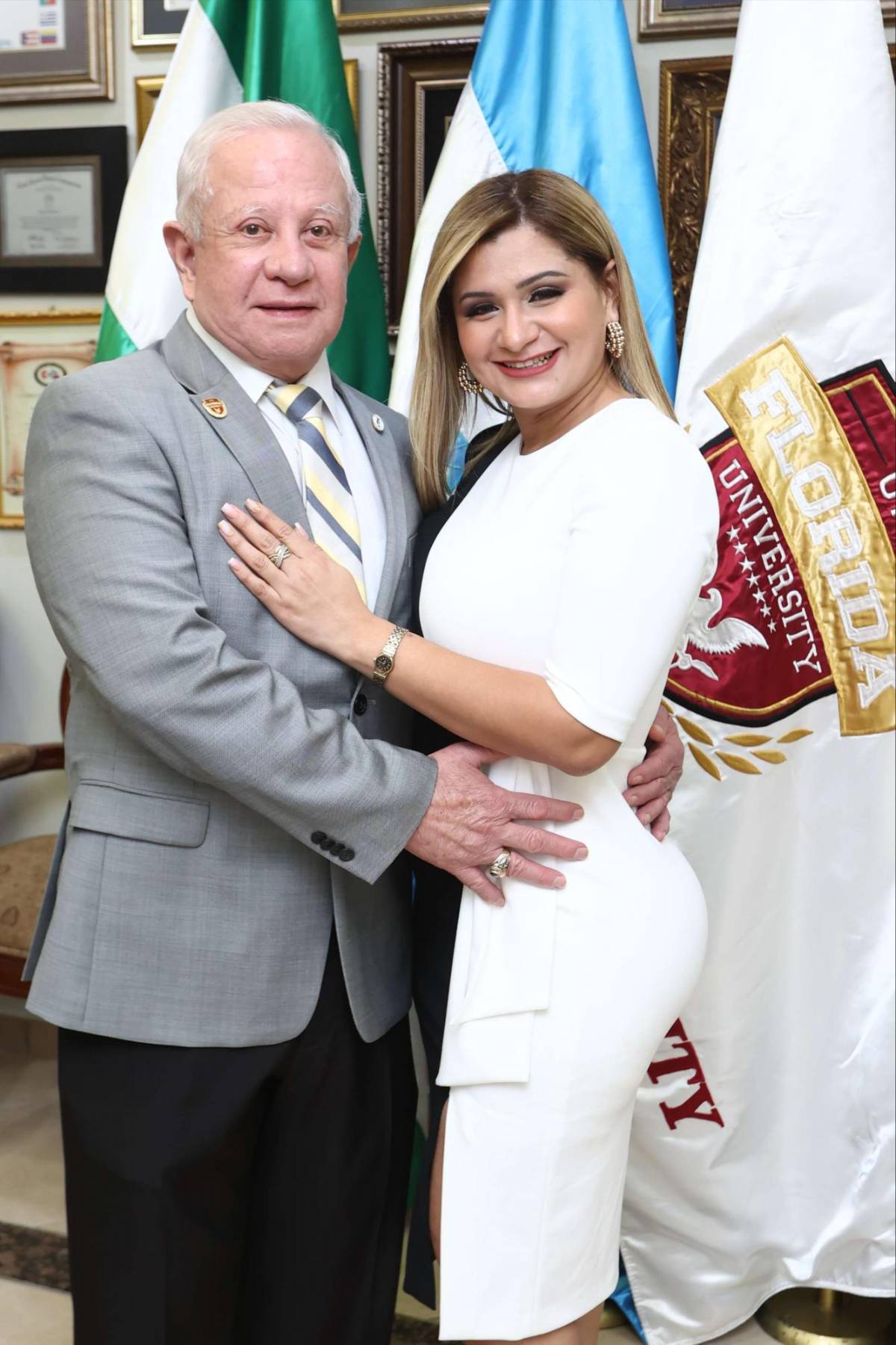 La UTH condecora a colaboradores graduados