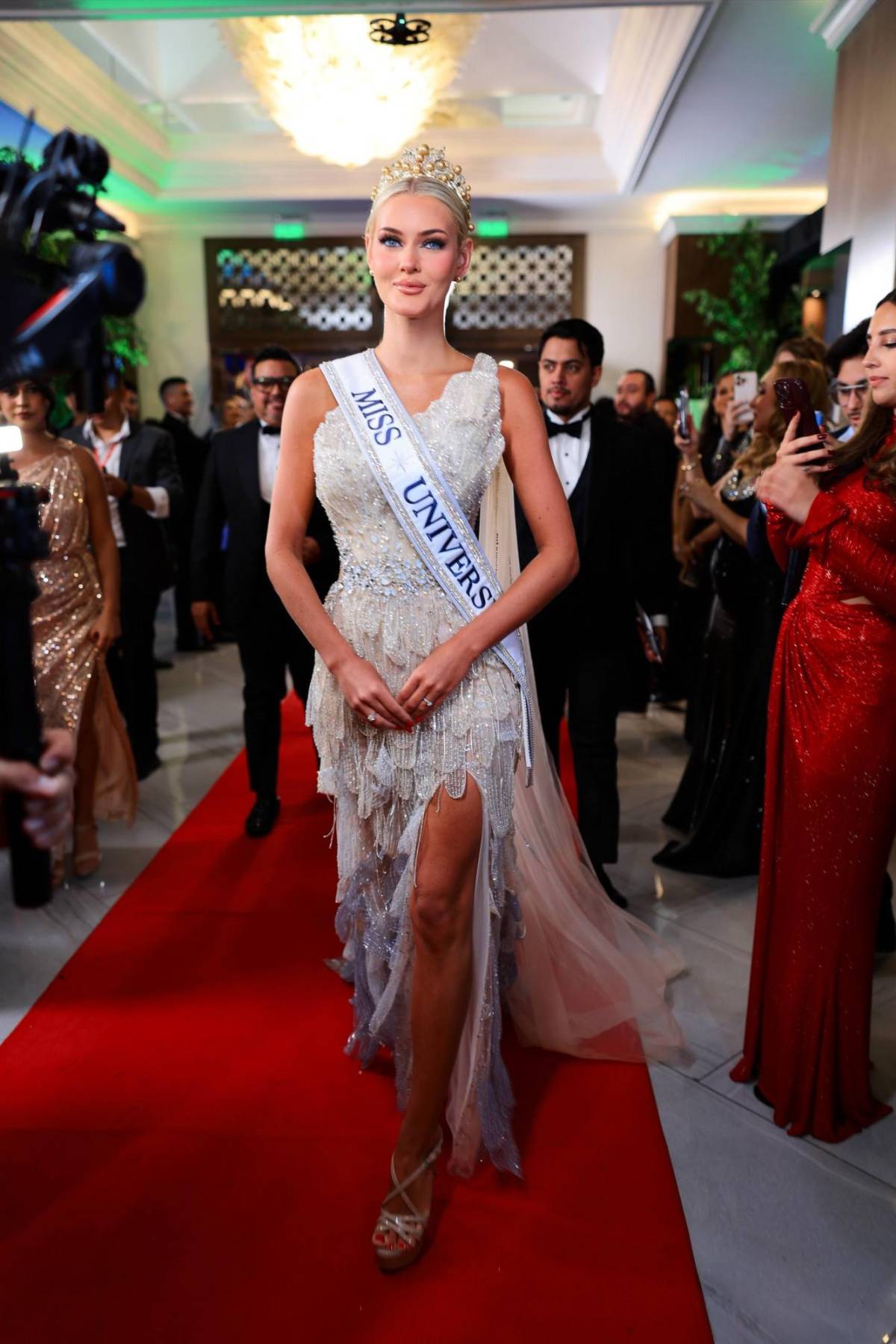 ¡Barbie hecha realidad! Victoria Kjær deslumbra en la gala de Miss Honduras Universo 2025